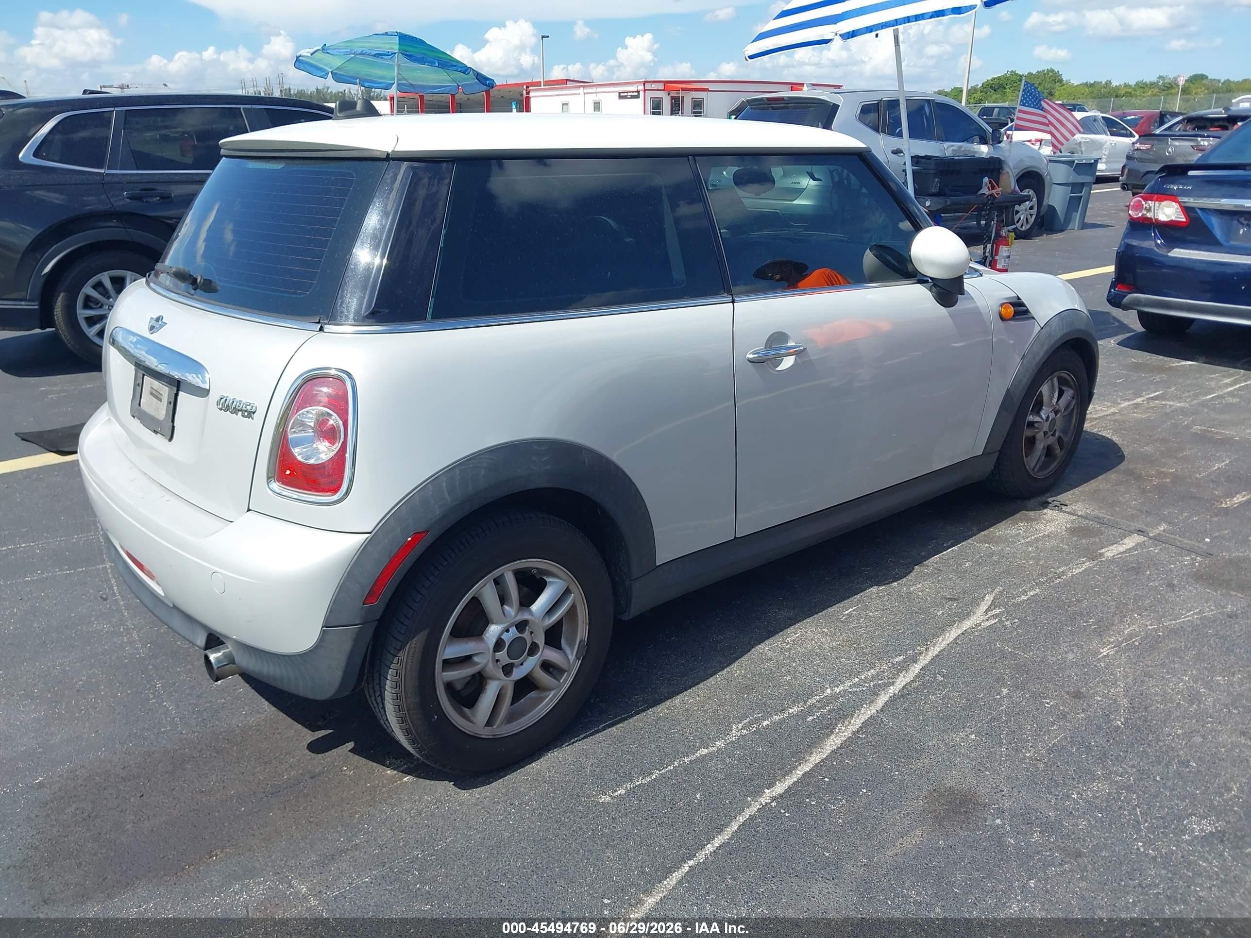 2013 Mini Hardtop Cooper Gray vin: WMWSU3C50DT683440