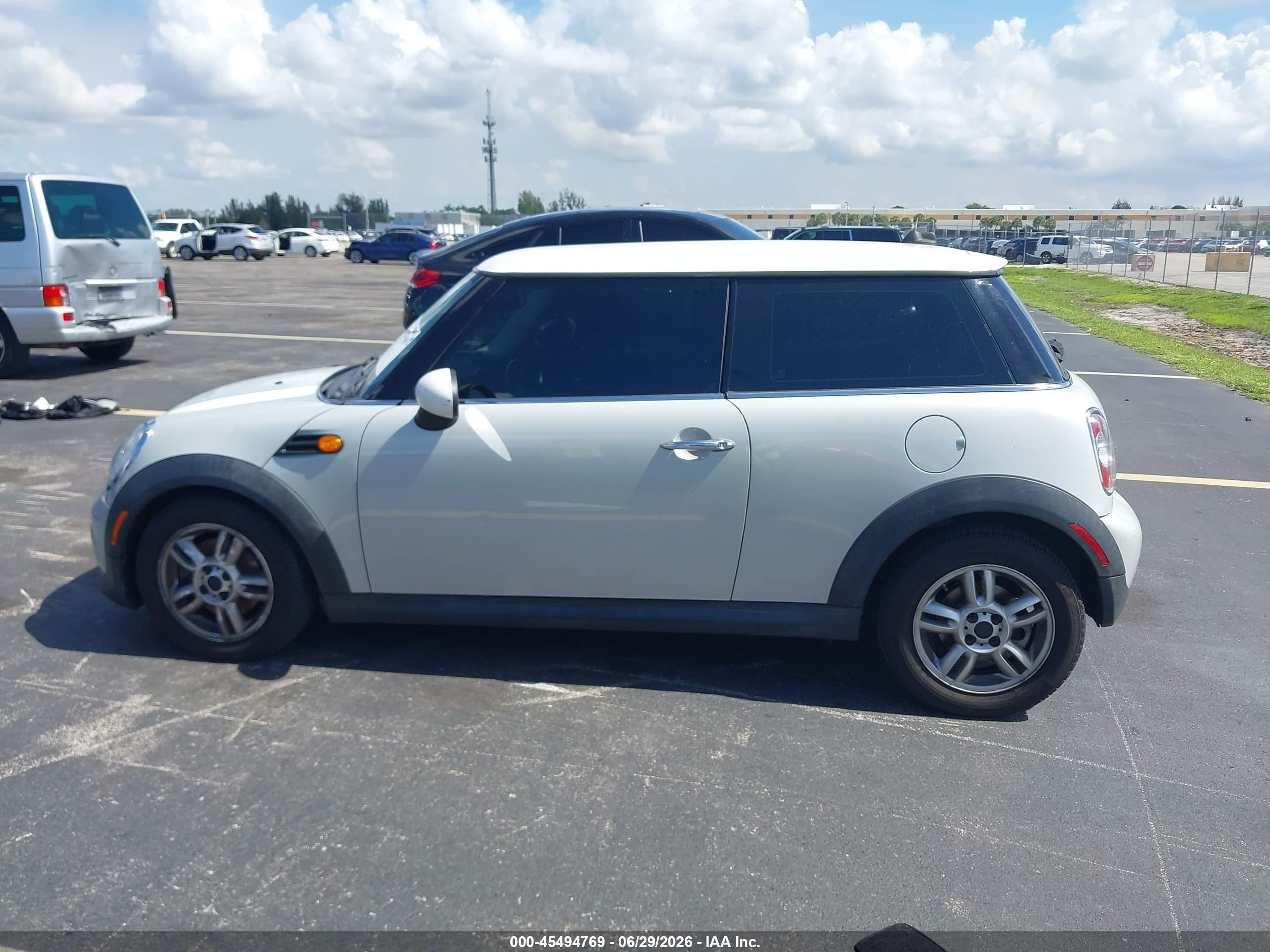 2013 Mini Hardtop Cooper Gray vin: WMWSU3C50DT683440