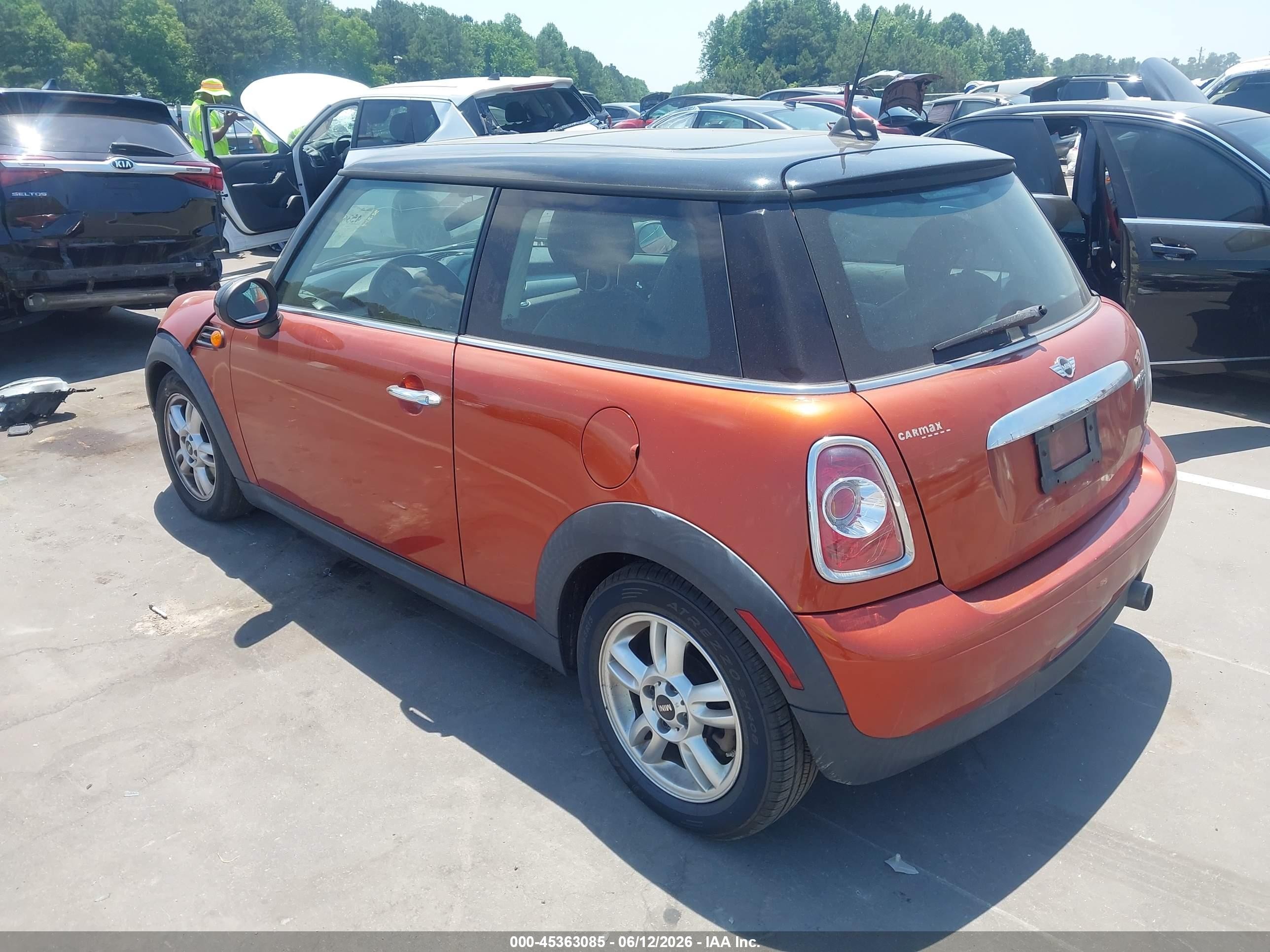 2013 Mini Hardtop Cooper Orange vin: WMWSU3C50DT691005