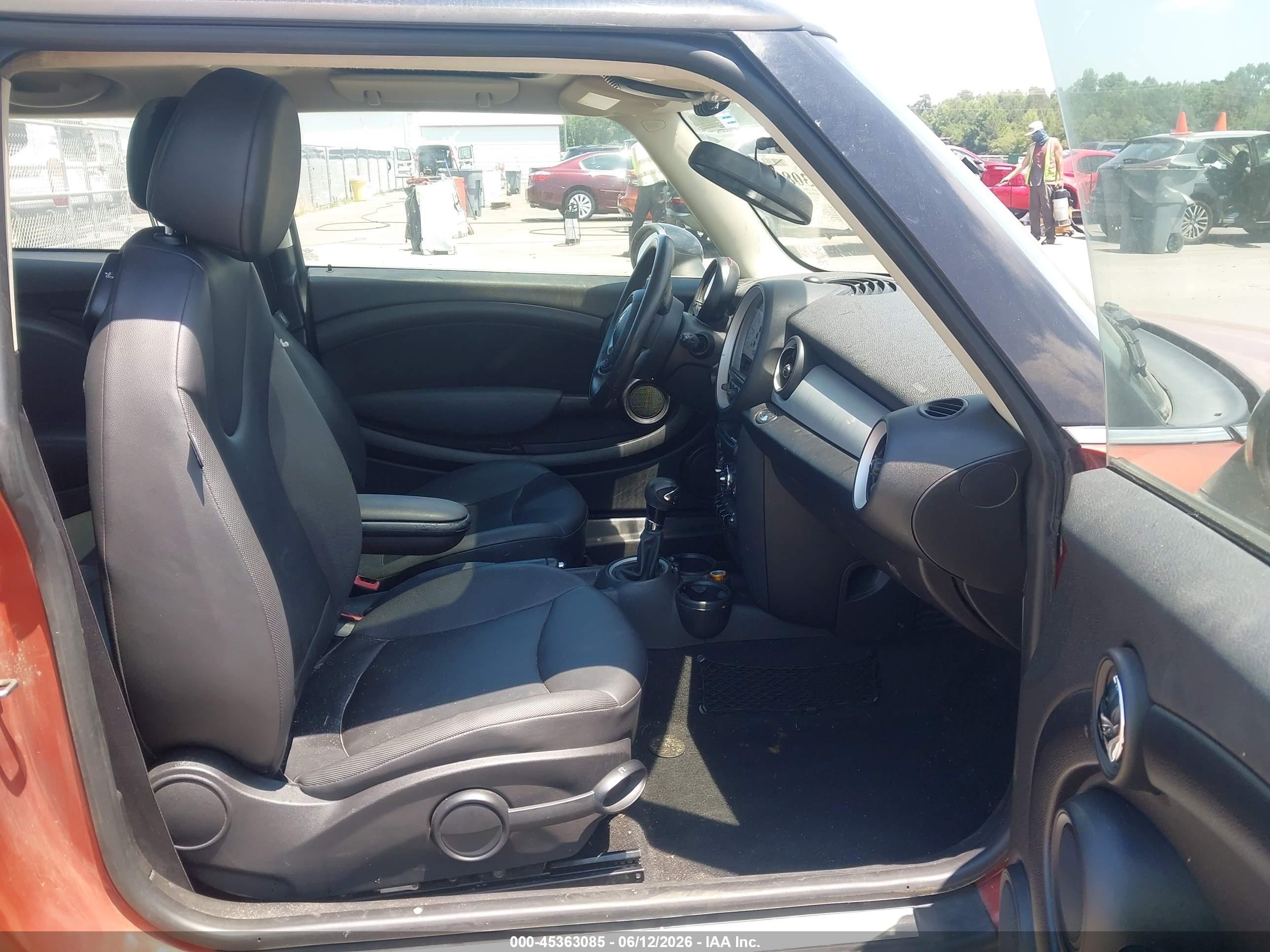 2013 Mini Hardtop Cooper Orange vin: WMWSU3C50DT691005