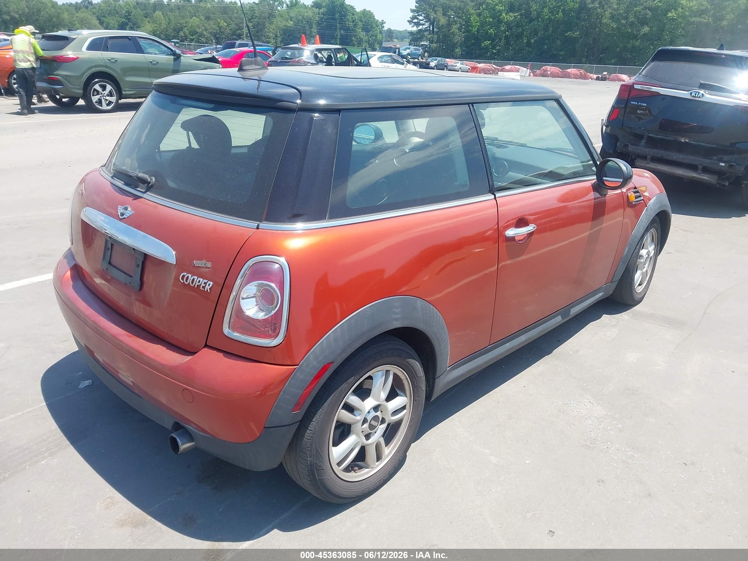 2013 Mini Hardtop Cooper Orange vin: WMWSU3C50DT691005