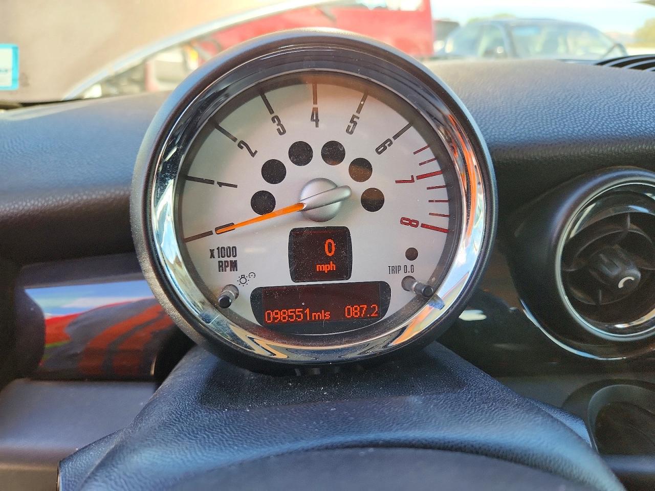 2011 Mini Cooper Коричневый vin: WMWSU3C51BT091946