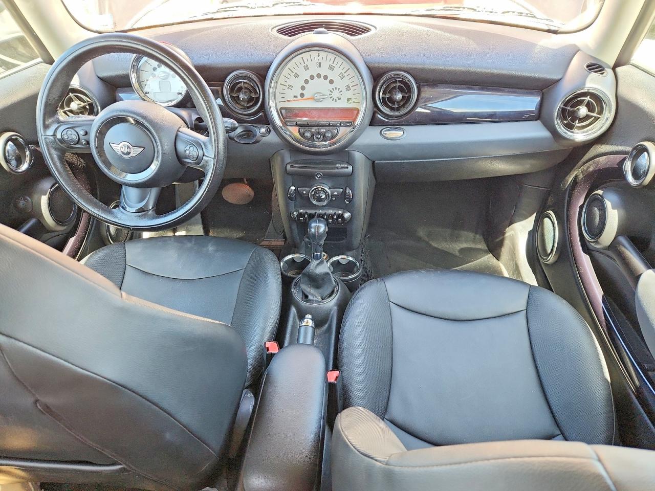 2011 Mini Cooper Коричневый vin: WMWSU3C51BT091946