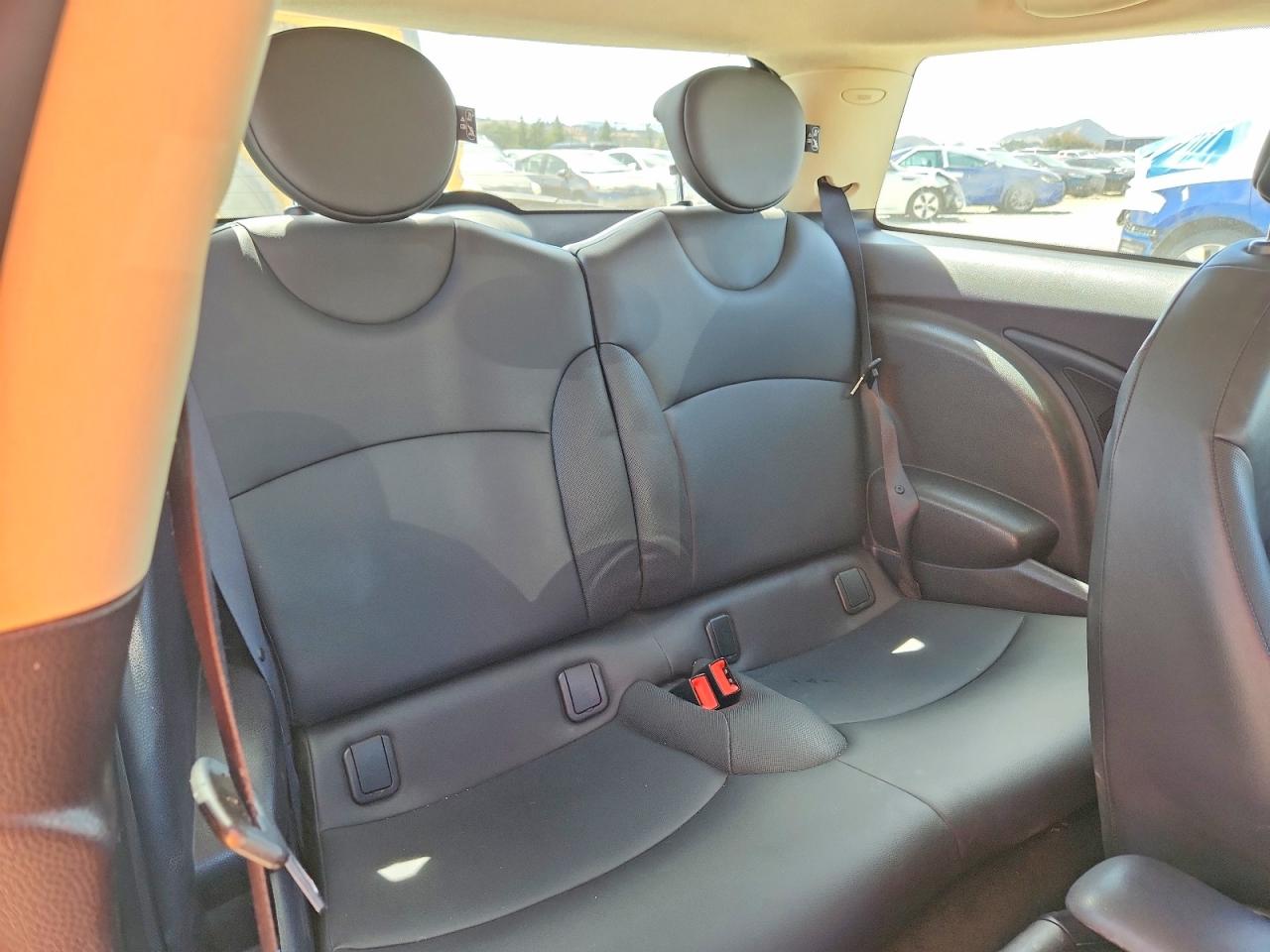 2011 Mini Cooper Коричневый vin: WMWSU3C51BT091946
