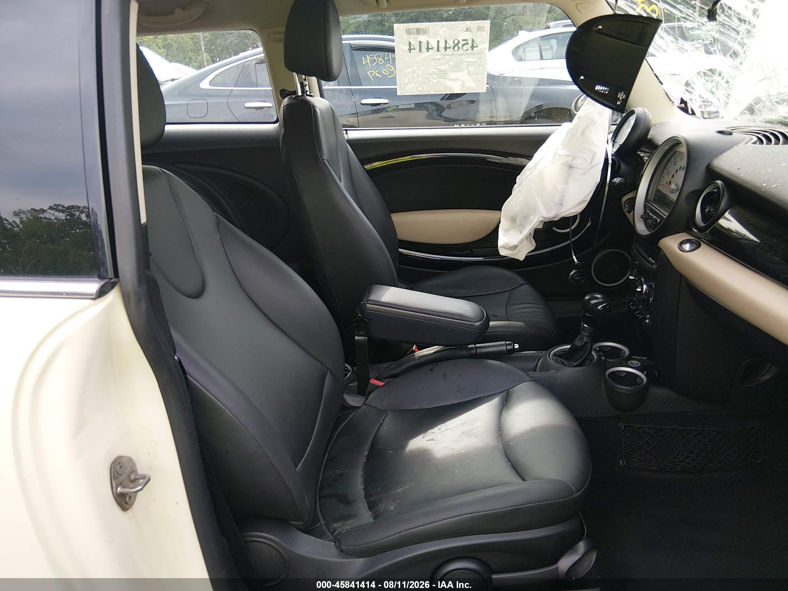 2013 Mini Hardtop Cooper White vin: WMWSU3C51DT677839