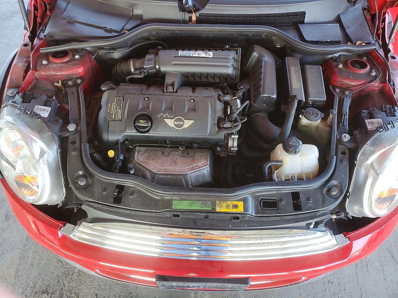 2011 Mini Cooper Красный vin: WMWSU3C52BTX96884