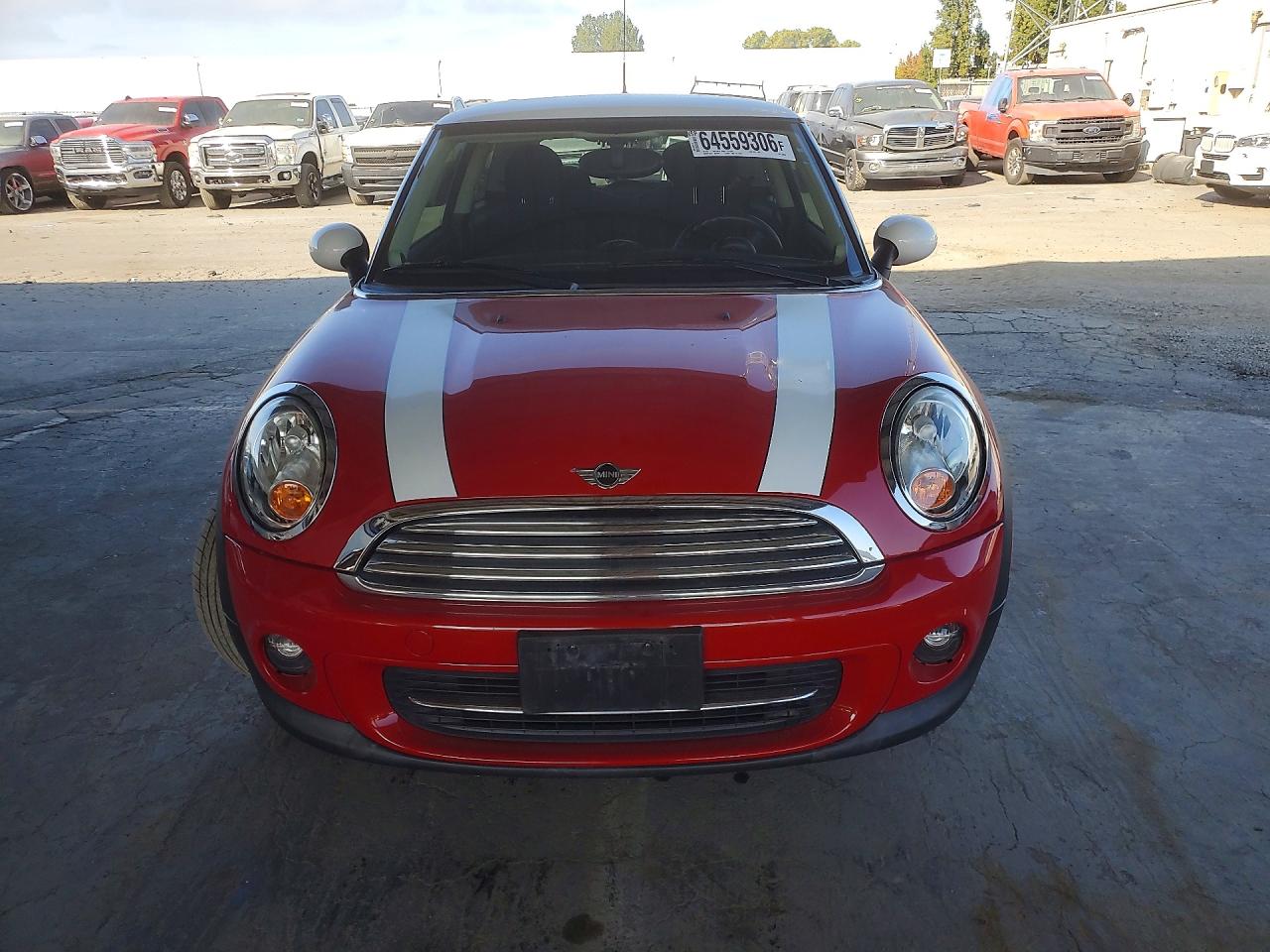 2011 Mini Cooper Красный vin: WMWSU3C52BTX96884