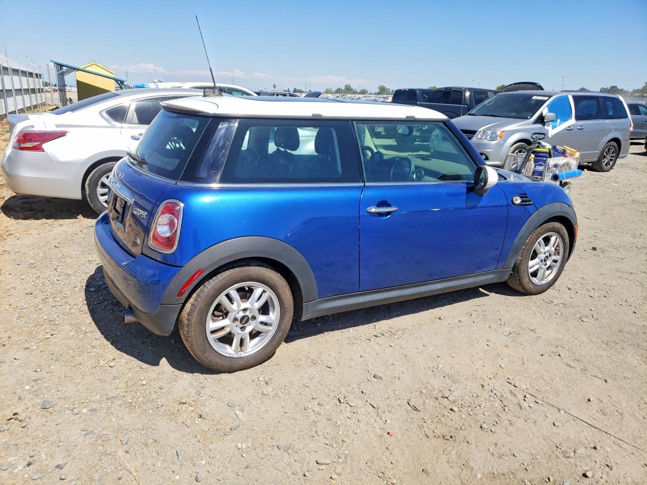 2013 Mini Cooper Blue vin: WMWSU3C52DT374150
