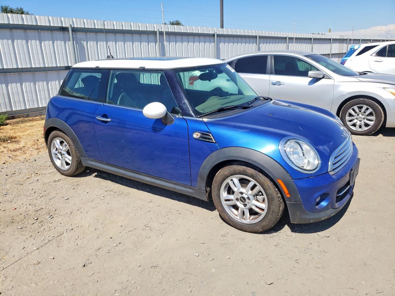 2013 Mini Cooper Blue vin: WMWSU3C52DT374150
