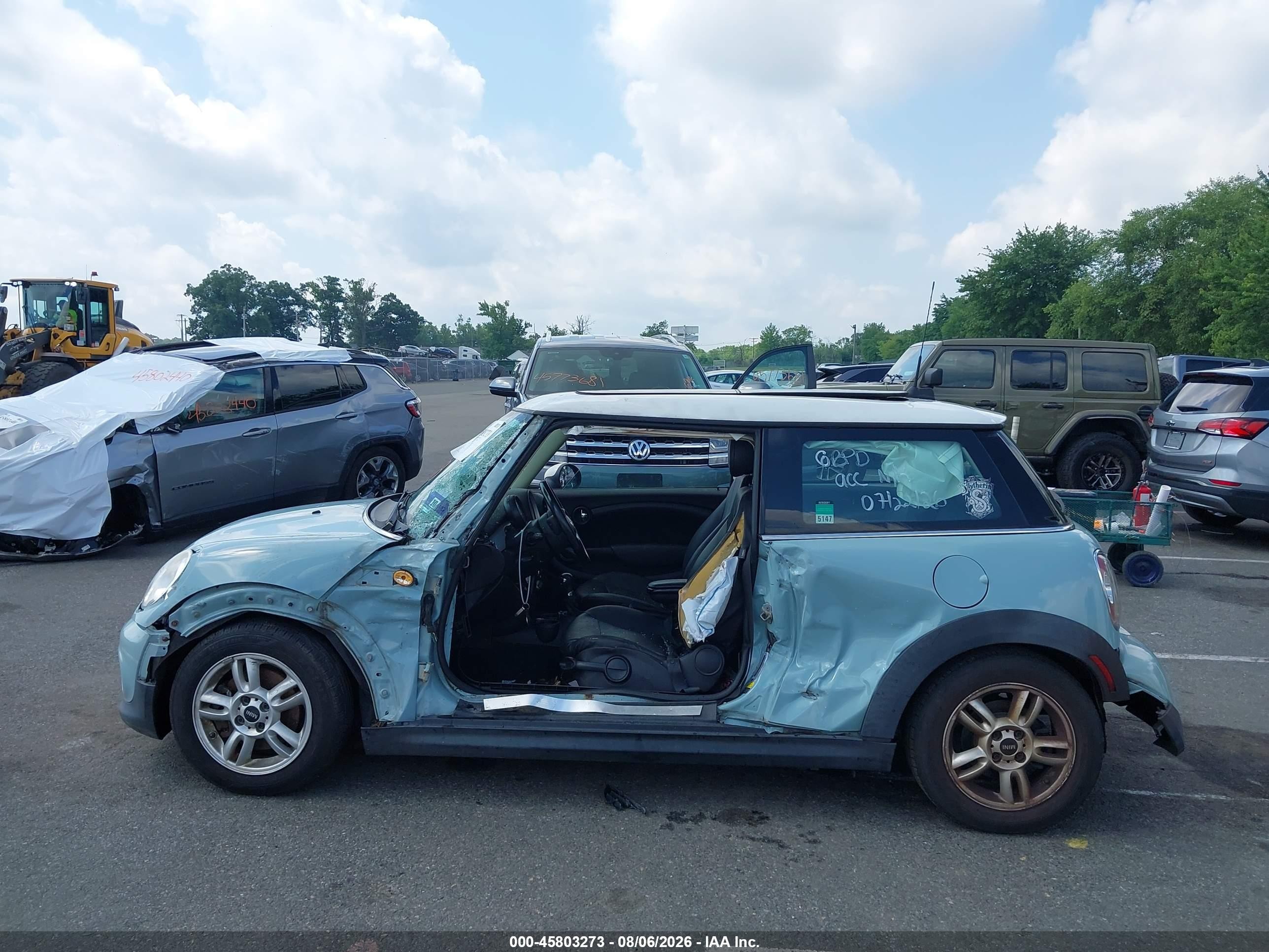 2013 Mini Hardtop Cooper Blue vin: WMWSU3C52DT548878