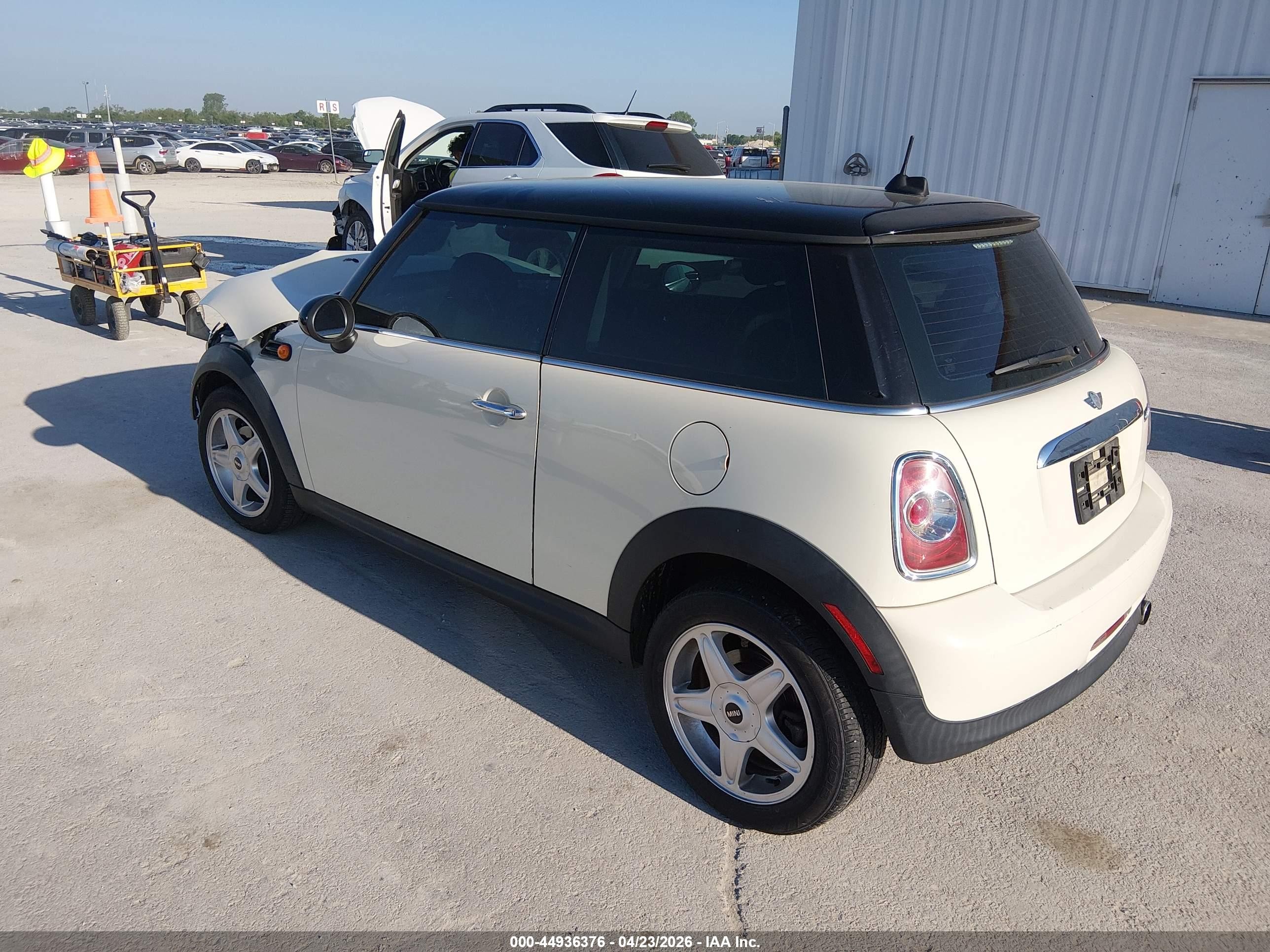 2013 Mini Hardtop Cooper Cream vin: WMWSU3C52DT679650