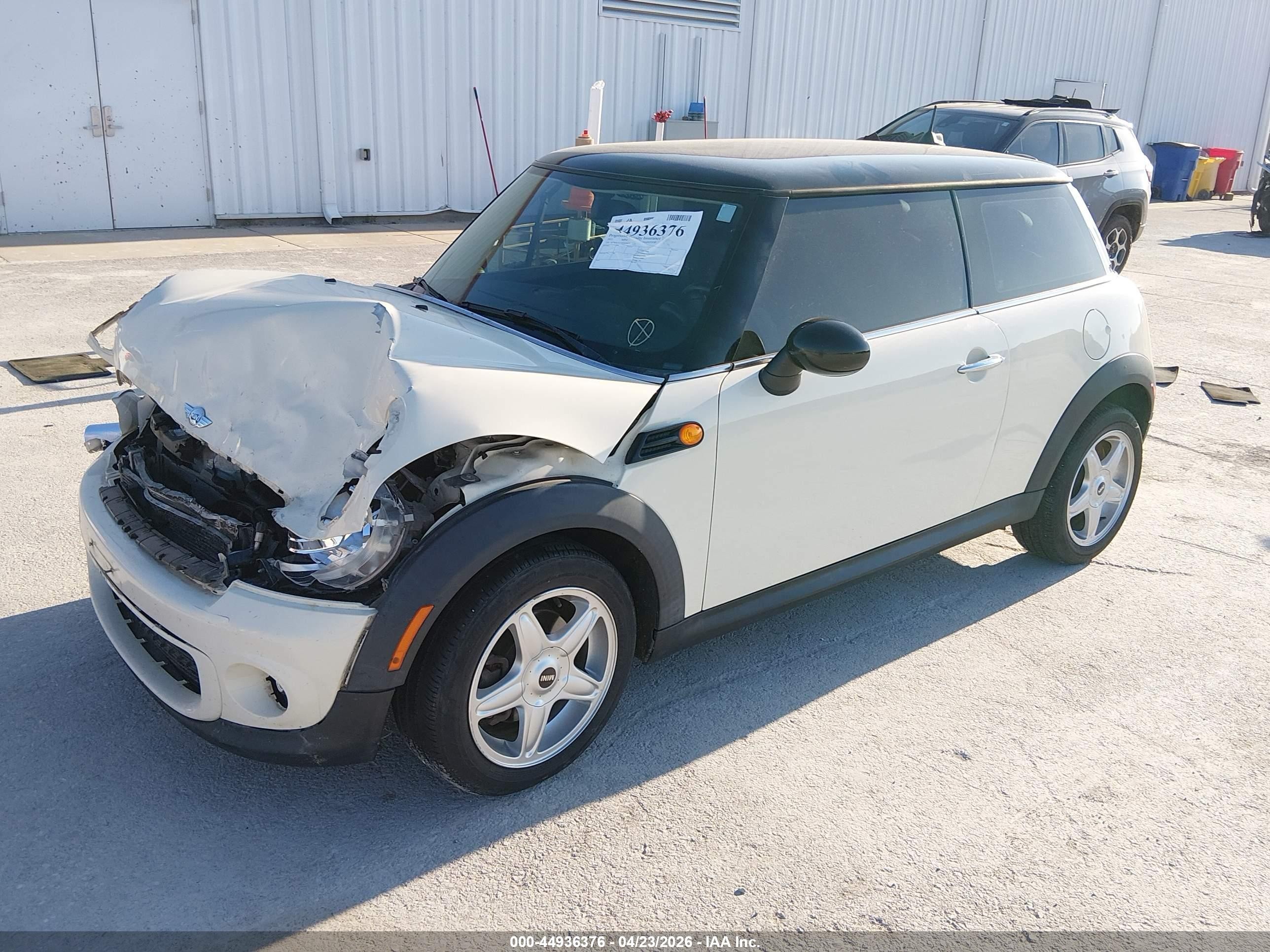 2013 Mini Hardtop Cooper Cream vin: WMWSU3C52DT679650