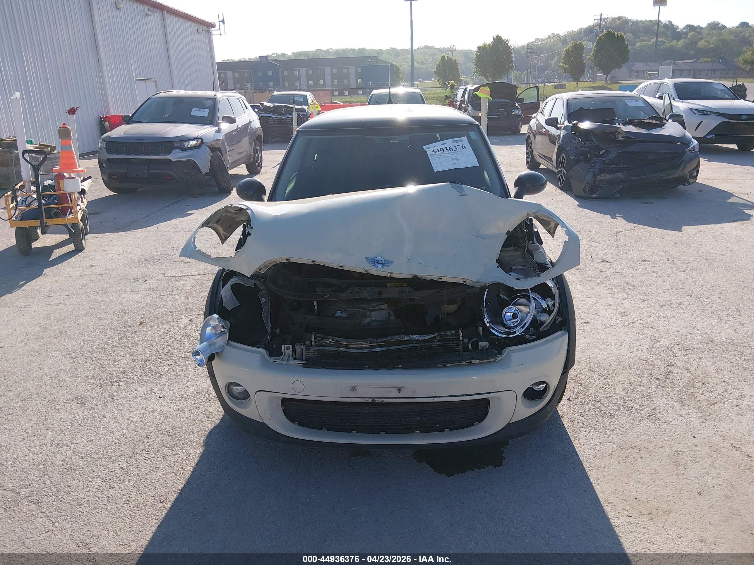 2013 Mini Hardtop Cooper Cream vin: WMWSU3C52DT679650