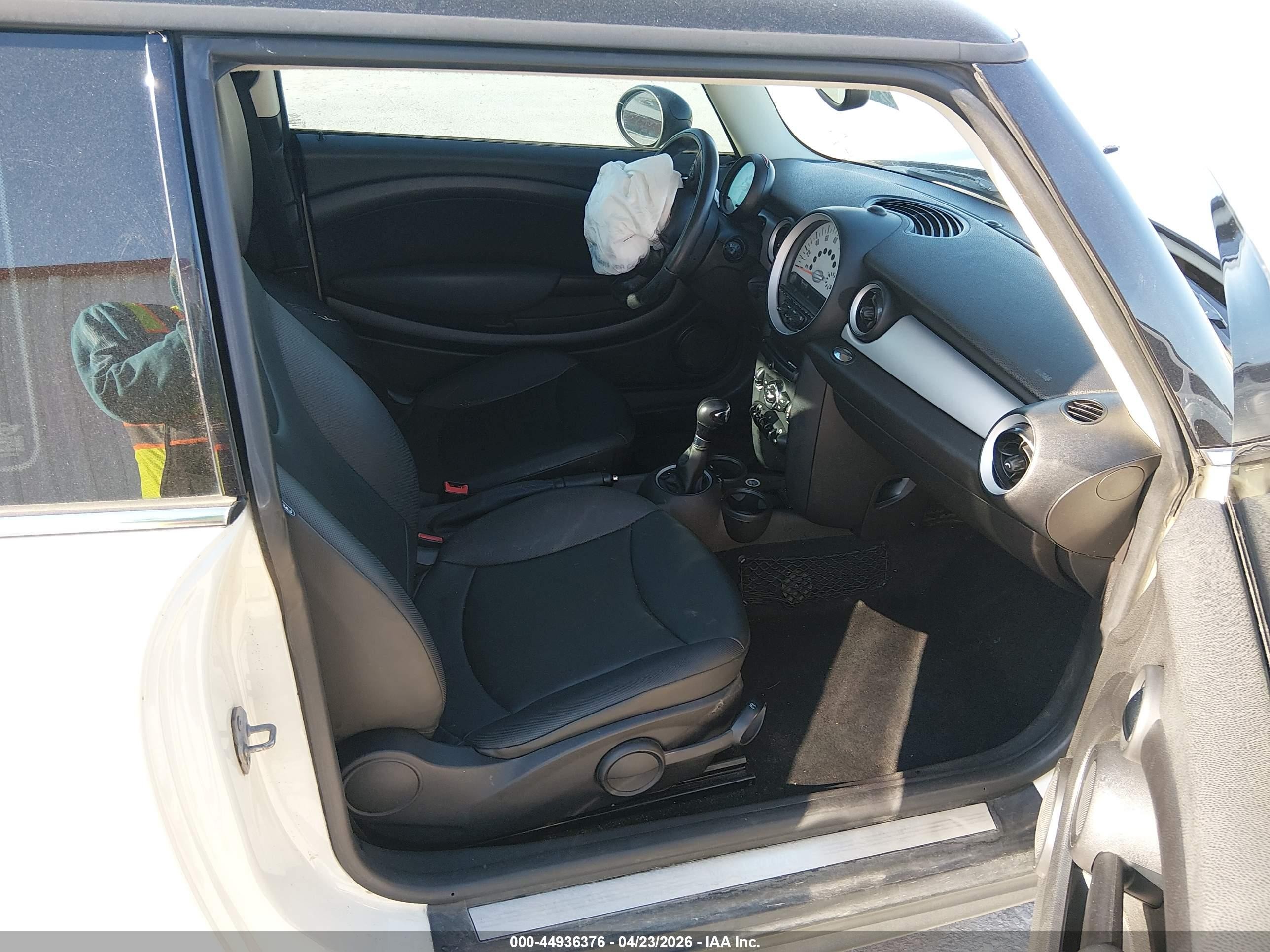 2013 Mini Hardtop Cooper Cream vin: WMWSU3C52DT679650
