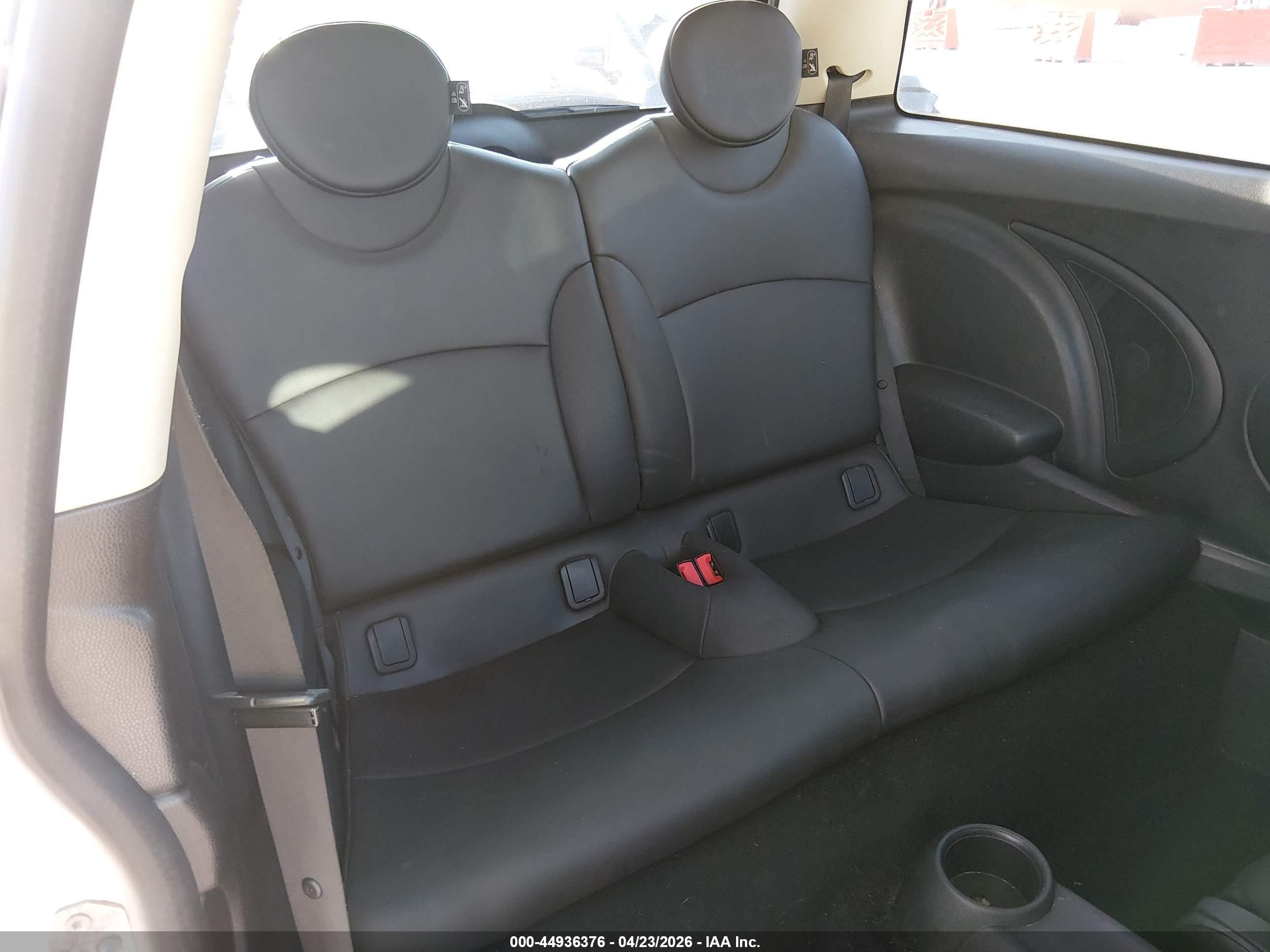 2013 Mini Hardtop Cooper Cream vin: WMWSU3C52DT679650