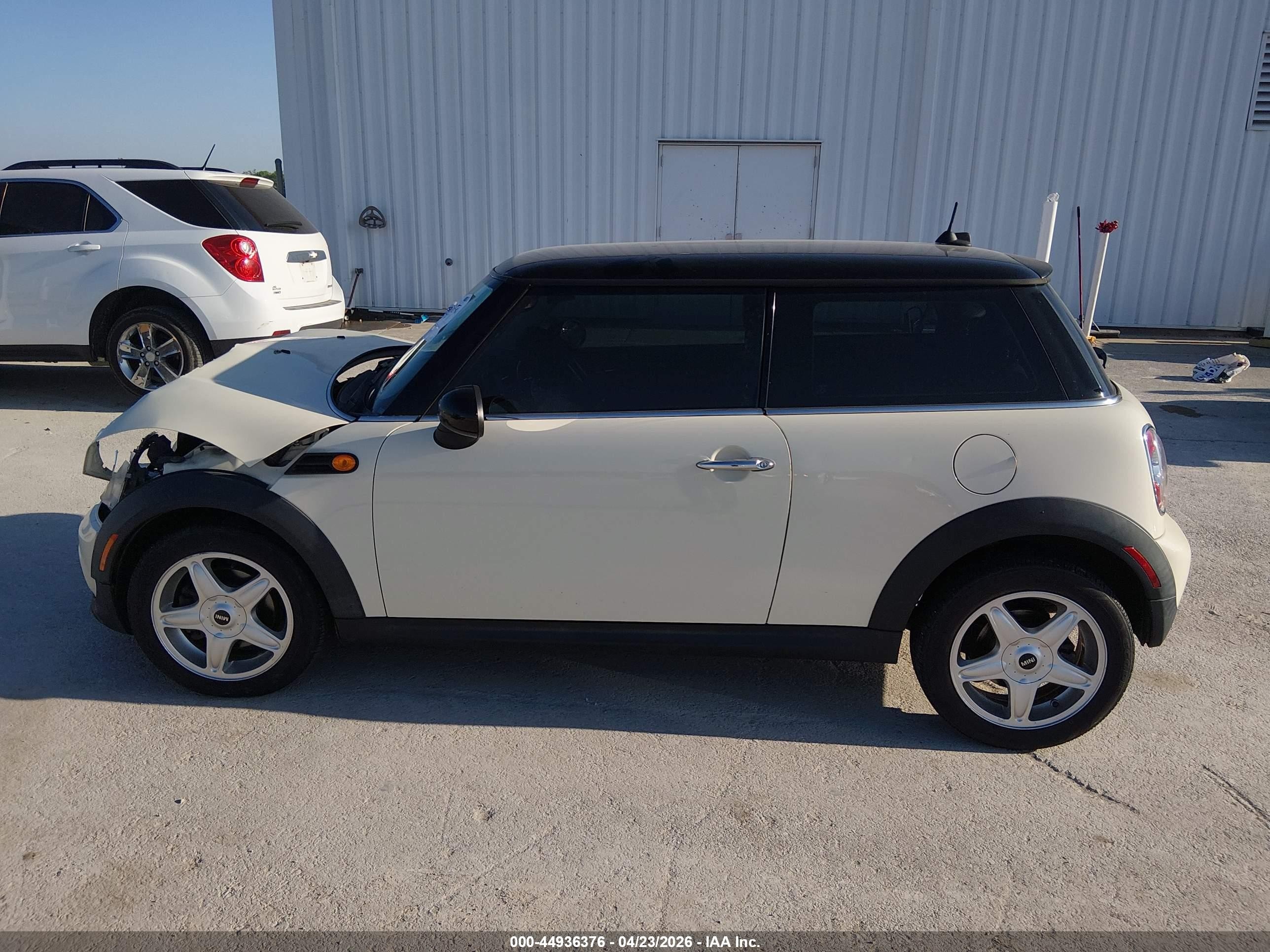 2013 Mini Hardtop Cooper Cream vin: WMWSU3C52DT679650