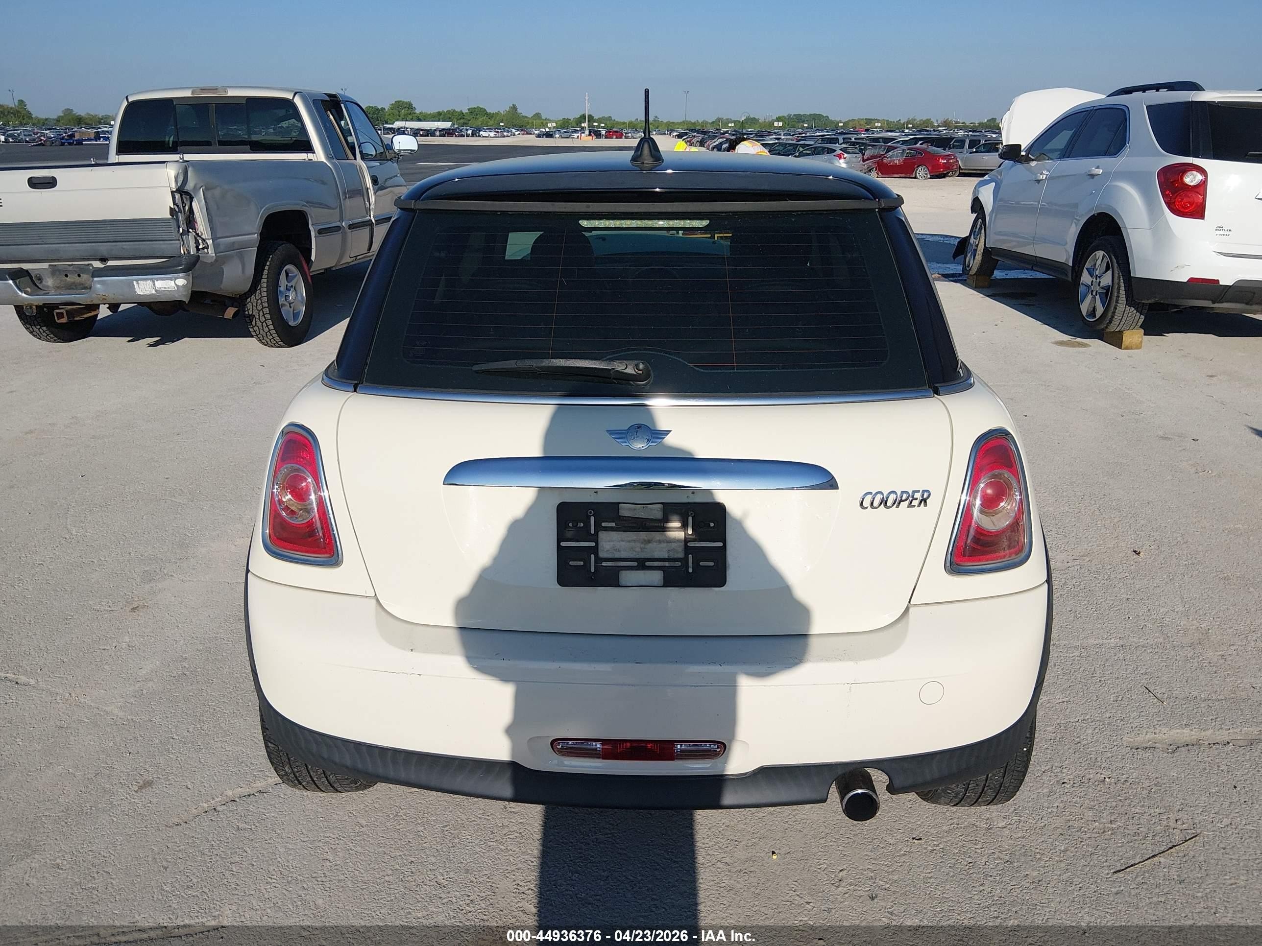 2013 Mini Hardtop Cooper Cream vin: WMWSU3C52DT679650