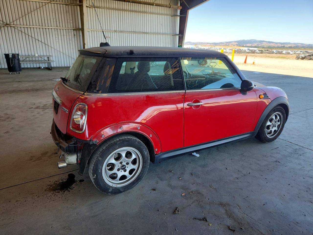 2013 Mini Cooper Red vin: WMWSU3C52DT683620