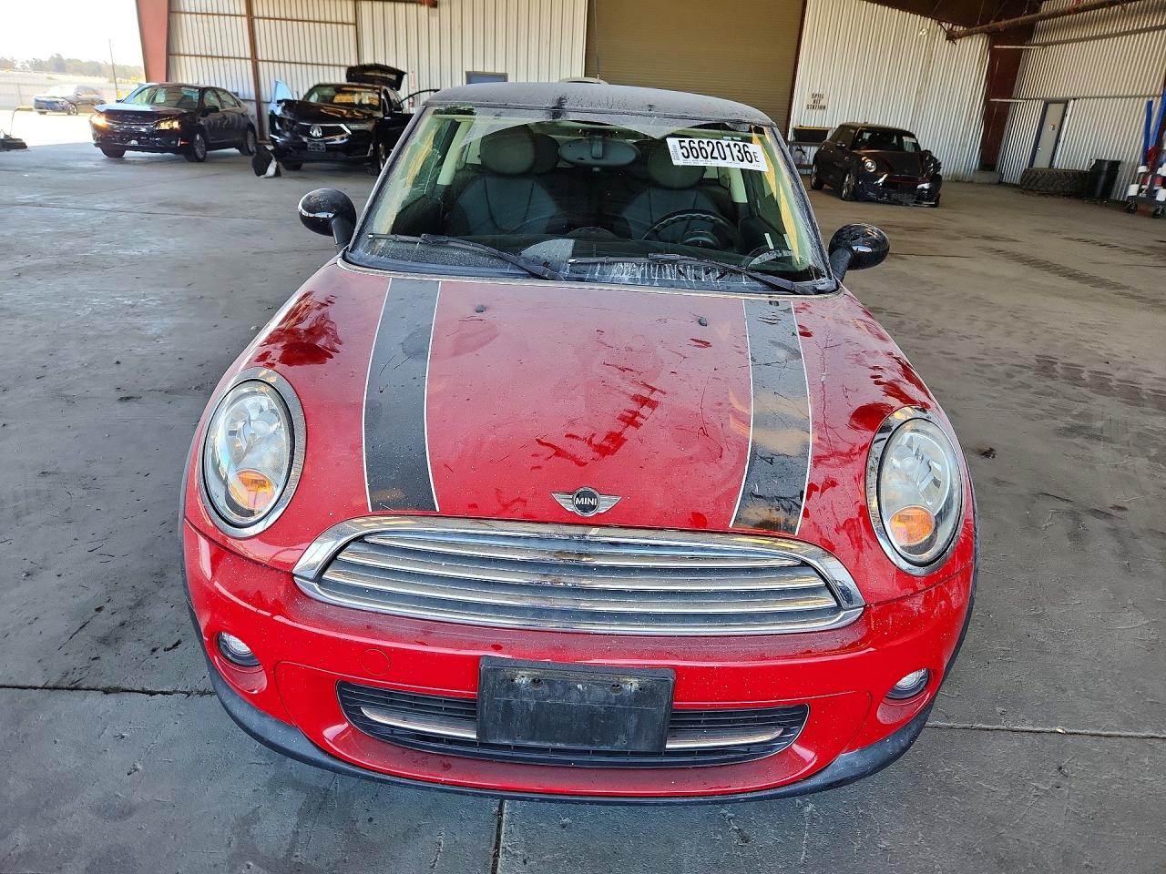 2013 Mini Cooper Red vin: WMWSU3C52DT683620