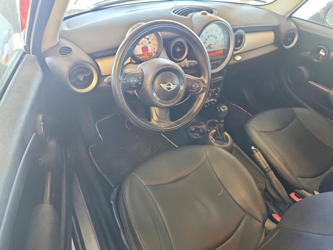 2013 Mini Cooper Red vin: WMWSU3C52DT683620