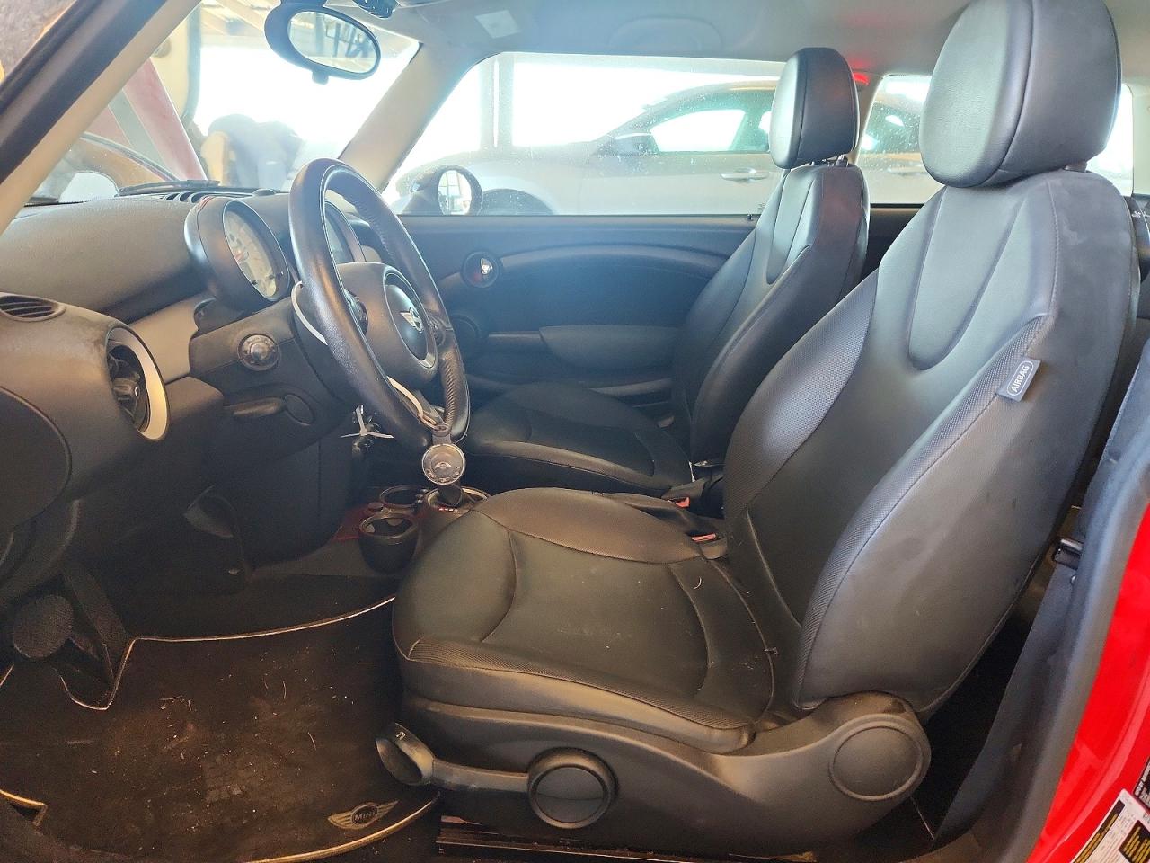 2013 Mini Cooper Red vin: WMWSU3C52DT683620