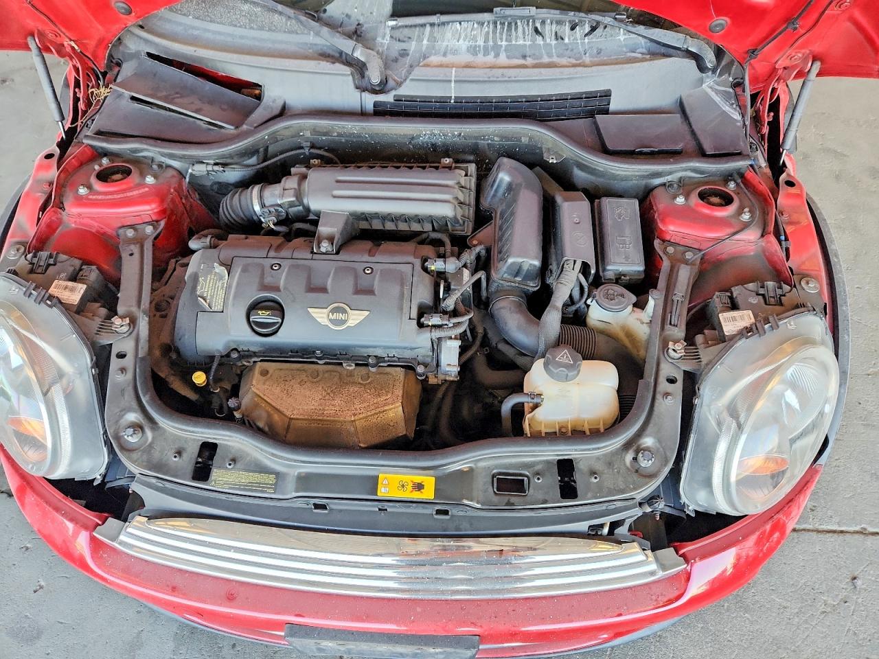 2013 Mini Cooper Red vin: WMWSU3C52DT683620