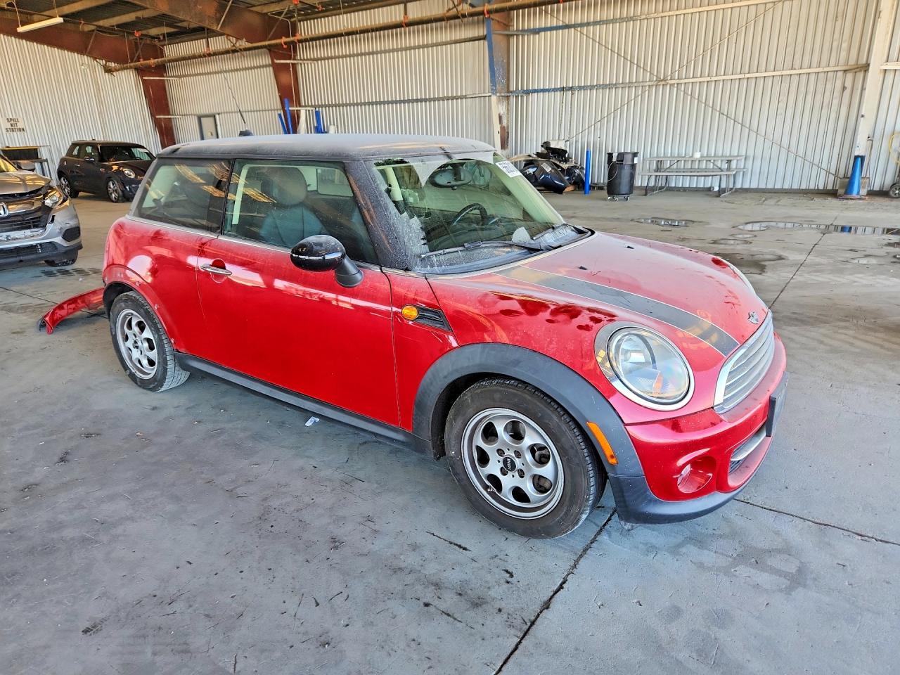 2013 Mini Cooper Red vin: WMWSU3C52DT683620