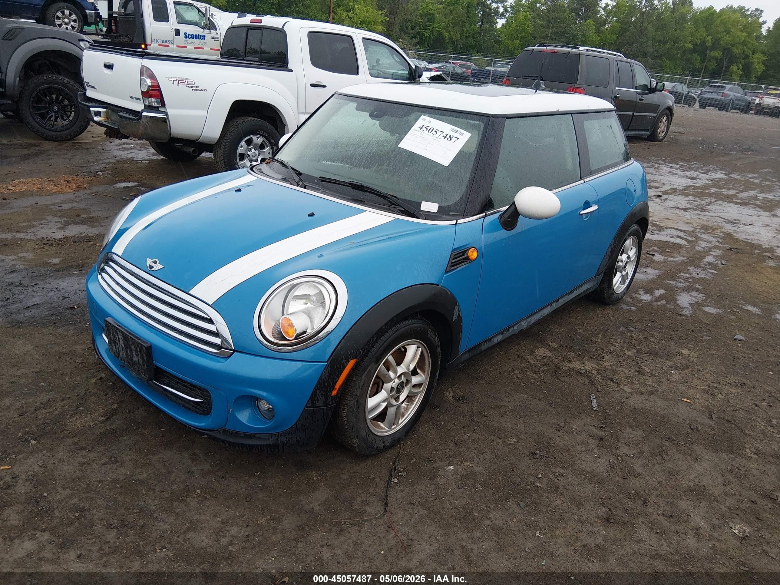 2013 Mini Hardtop Cooper Blue vin: WMWSU3C52DT686808