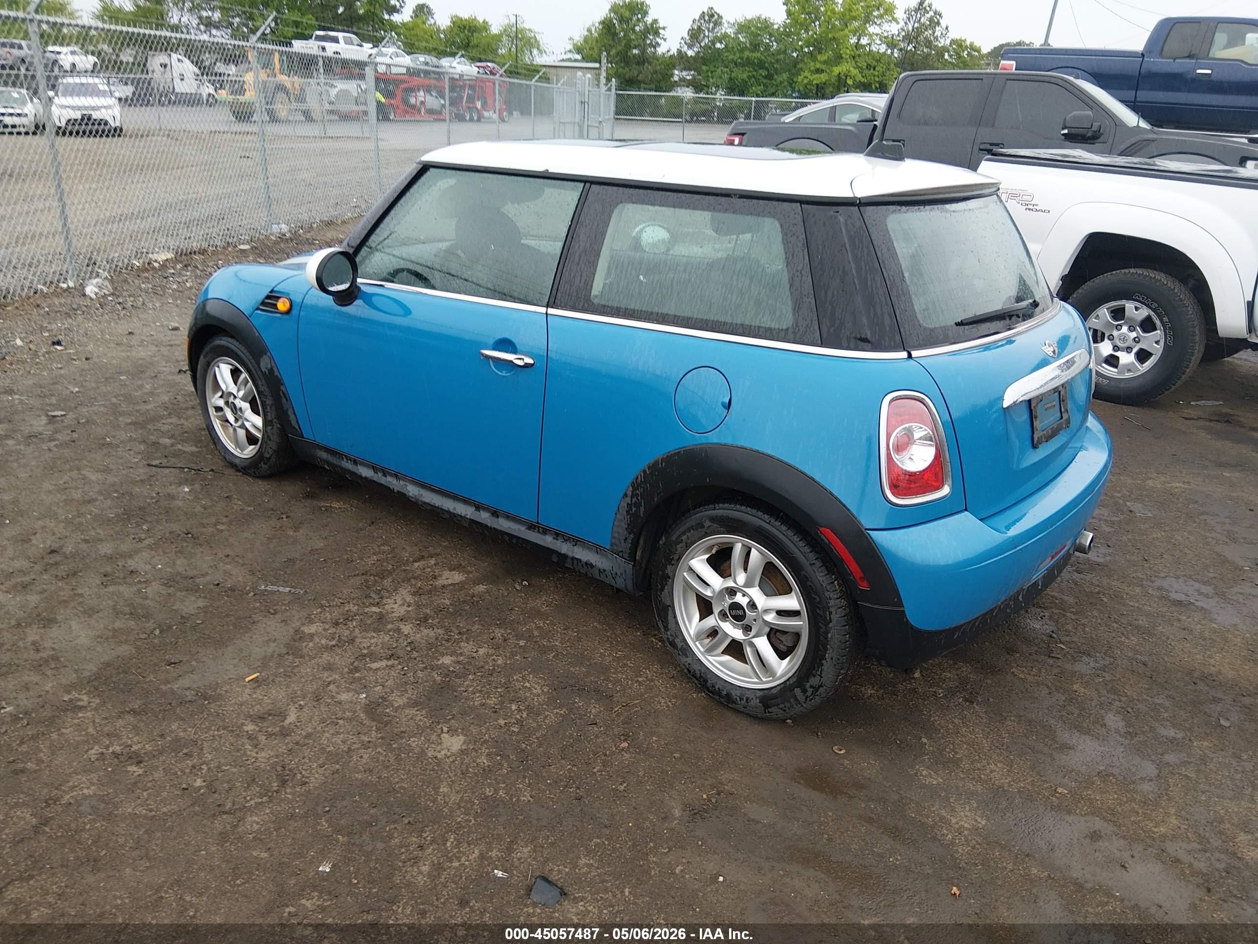 2013 Mini Hardtop Cooper Blue vin: WMWSU3C52DT686808