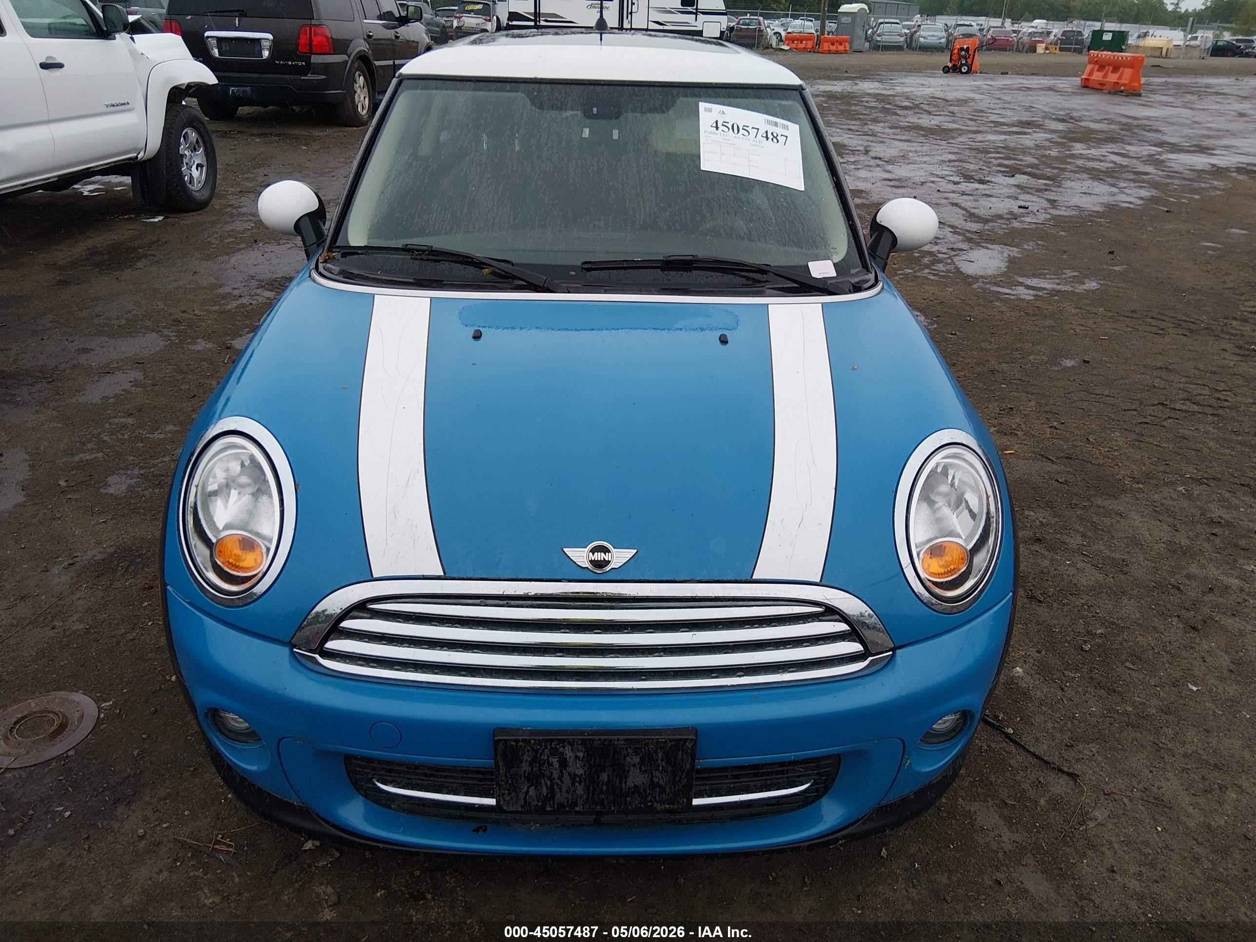 2013 Mini Hardtop Cooper Blue vin: WMWSU3C52DT686808