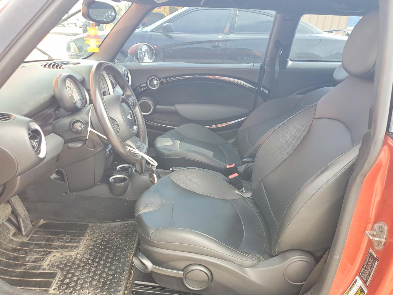 2011 Mini Cooper Orange vin: WMWSU3C53BT095402