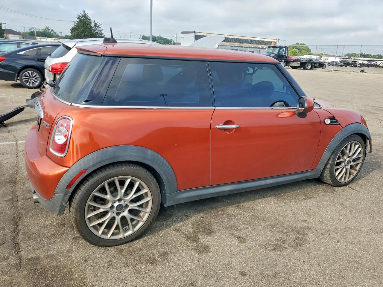 2011 Mini Cooper Orange vin: WMWSU3C53BT095402