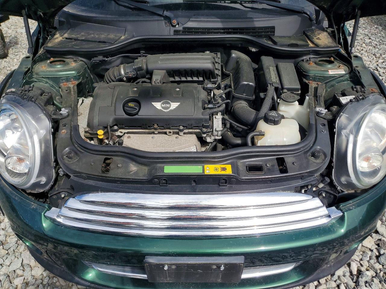 2011 Mini Cooper 3-door Зеленый vin: WMWSU3C53BT098400