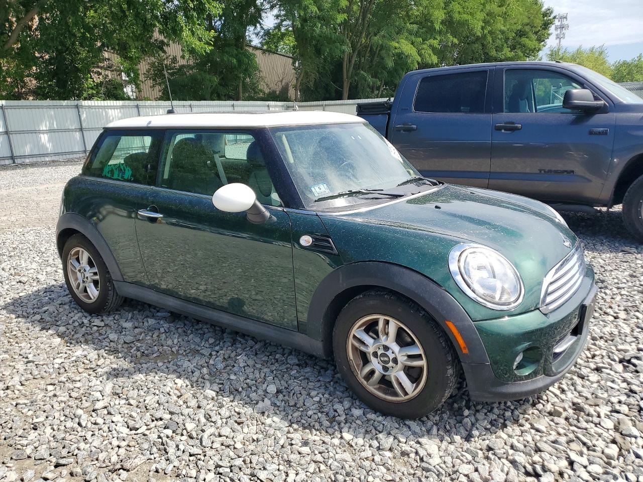 2011 Mini Cooper 3-door Зеленый vin: WMWSU3C53BT098400