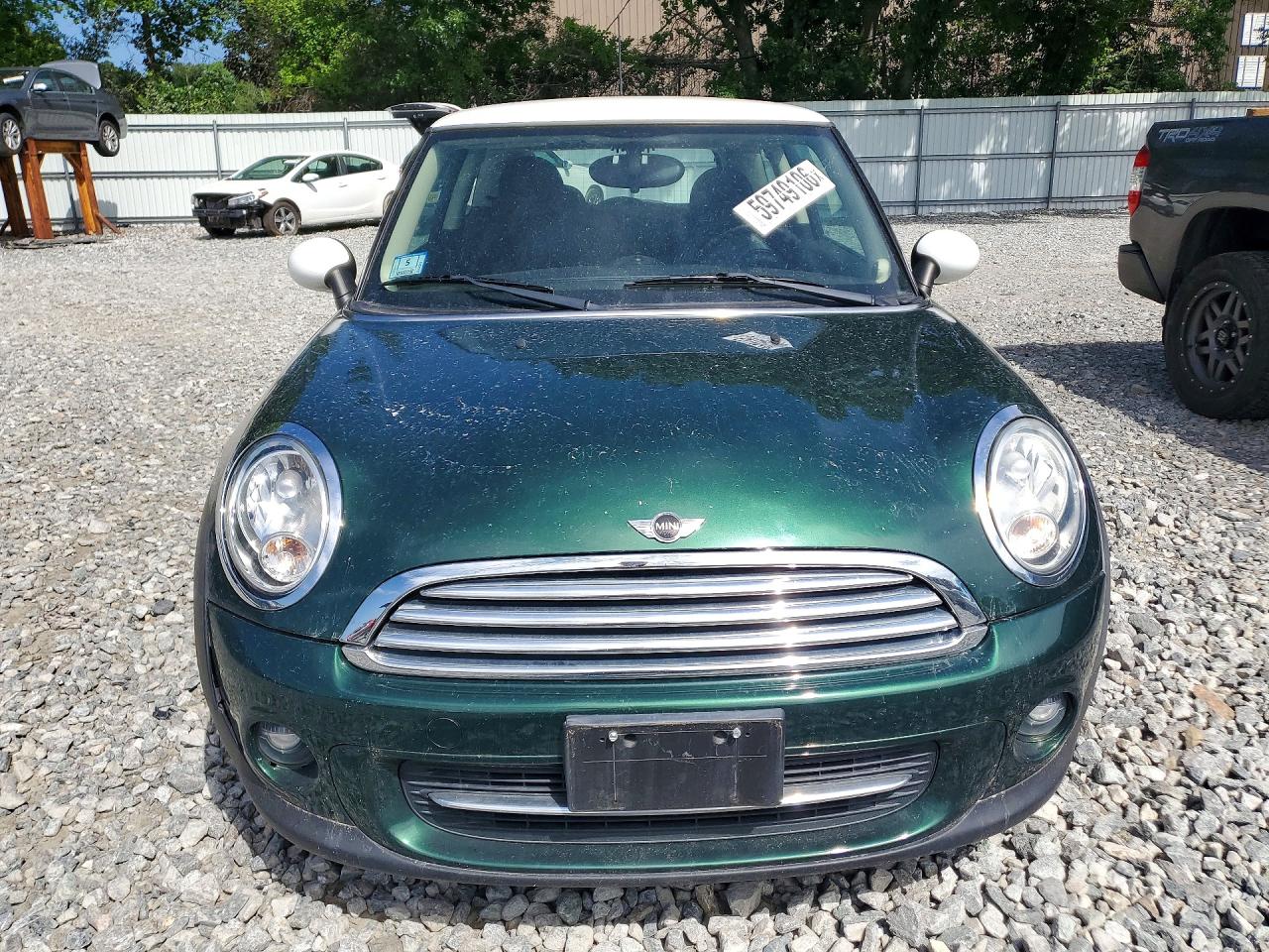 2011 Mini Cooper 3-door Зеленый vin: WMWSU3C53BT098400