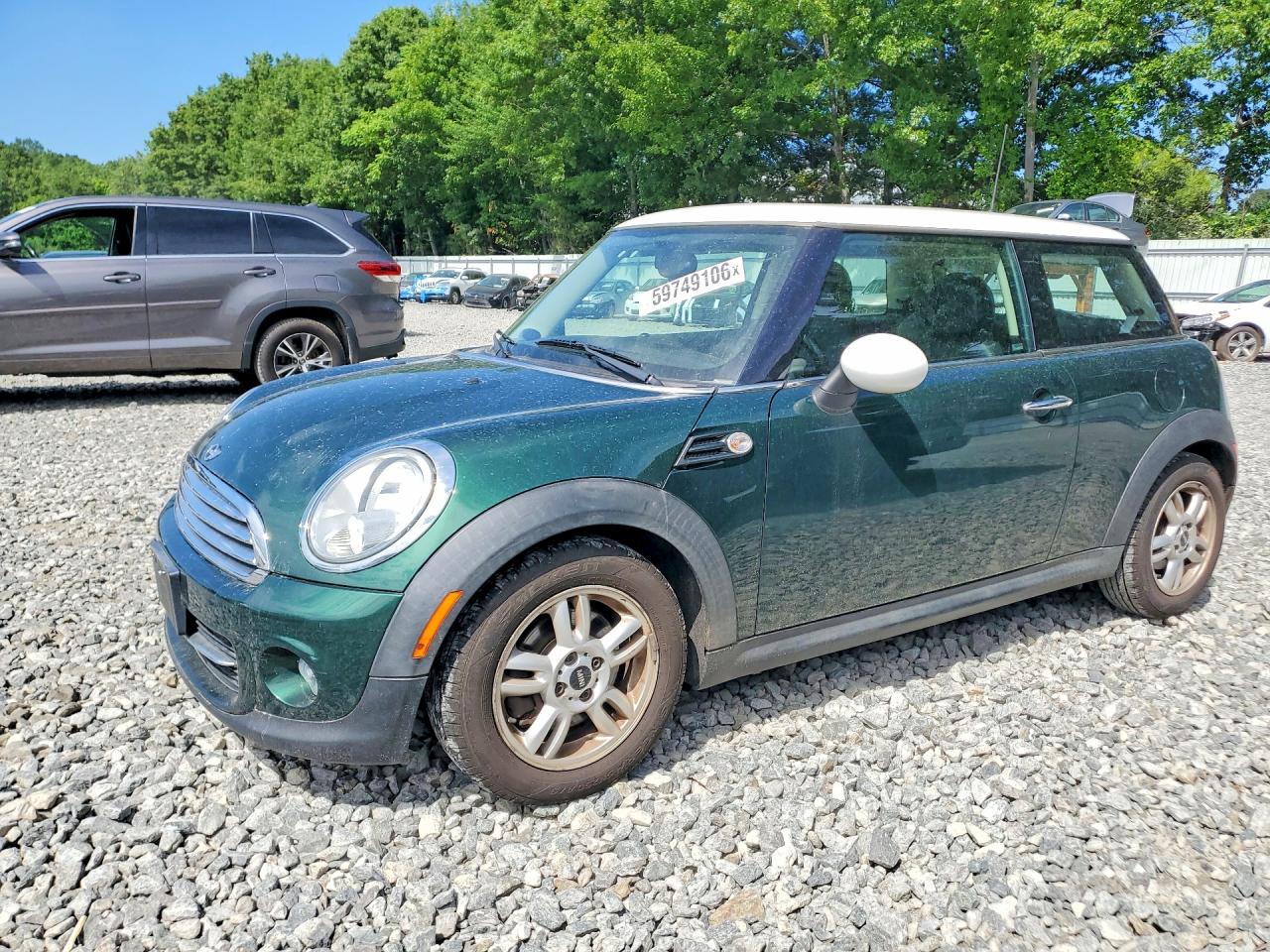 2011 Mini Cooper 3-door Зеленый vin: WMWSU3C53BT098400