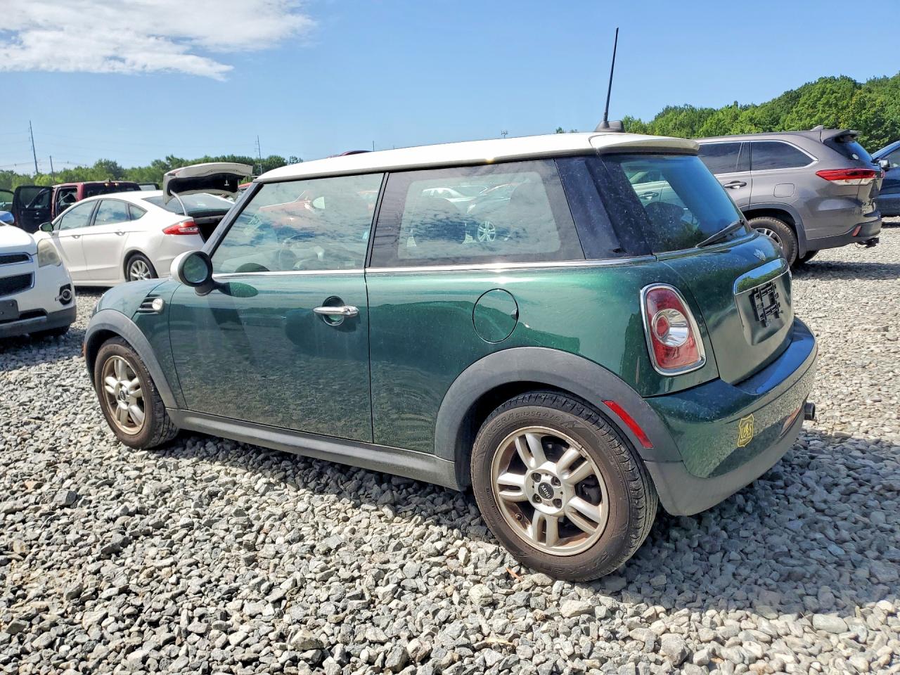 2011 Mini Cooper 3-door Зеленый vin: WMWSU3C53BT098400