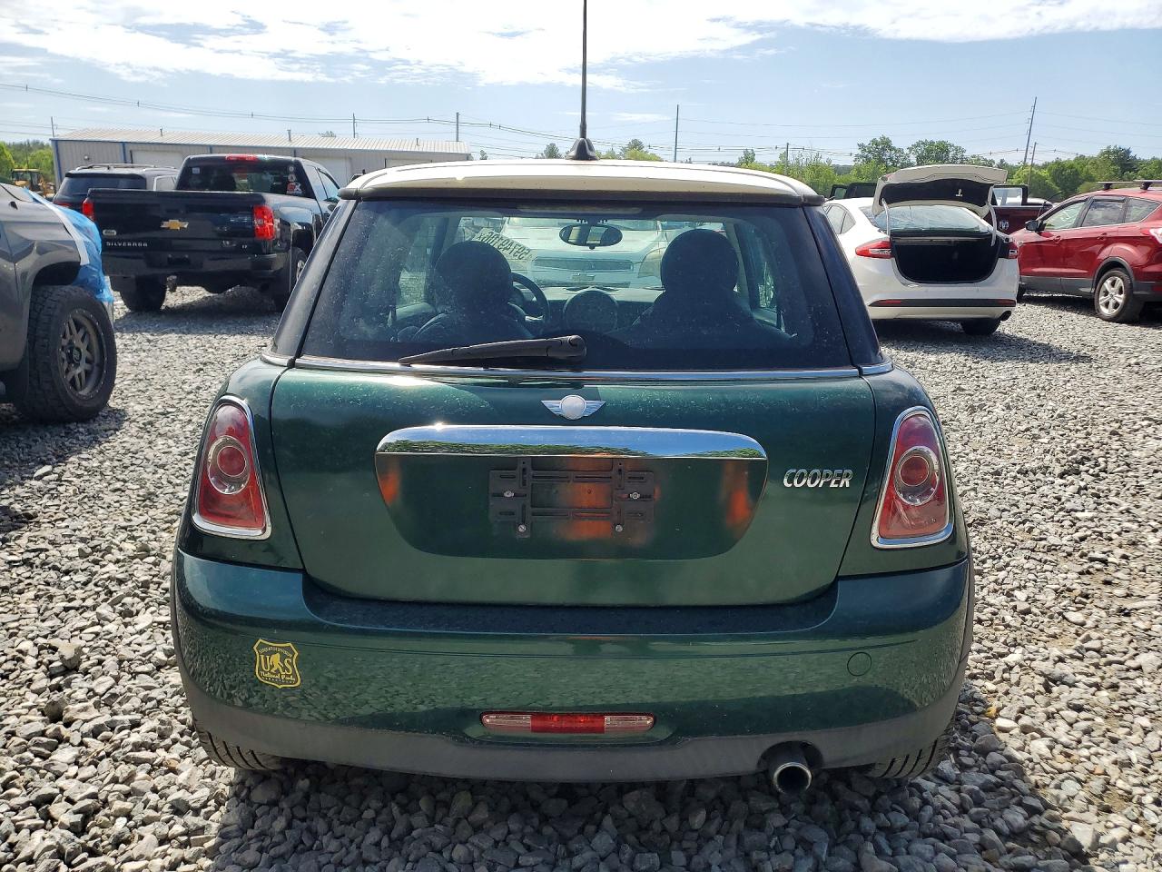 2011 Mini Cooper 3-door Зеленый vin: WMWSU3C53BT098400