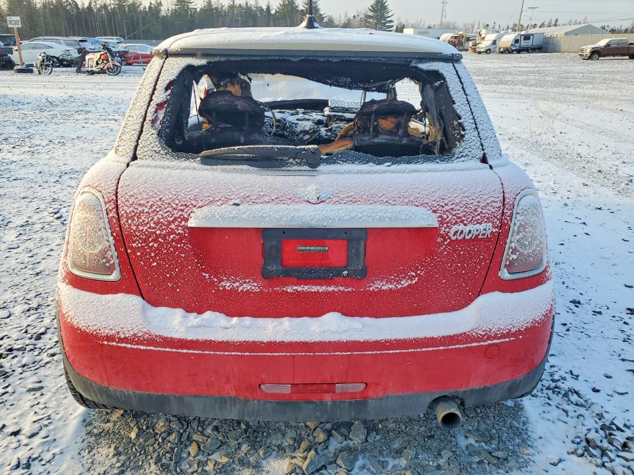 2013 Mini Cooper Red vin: WMWSU3C53DT684839