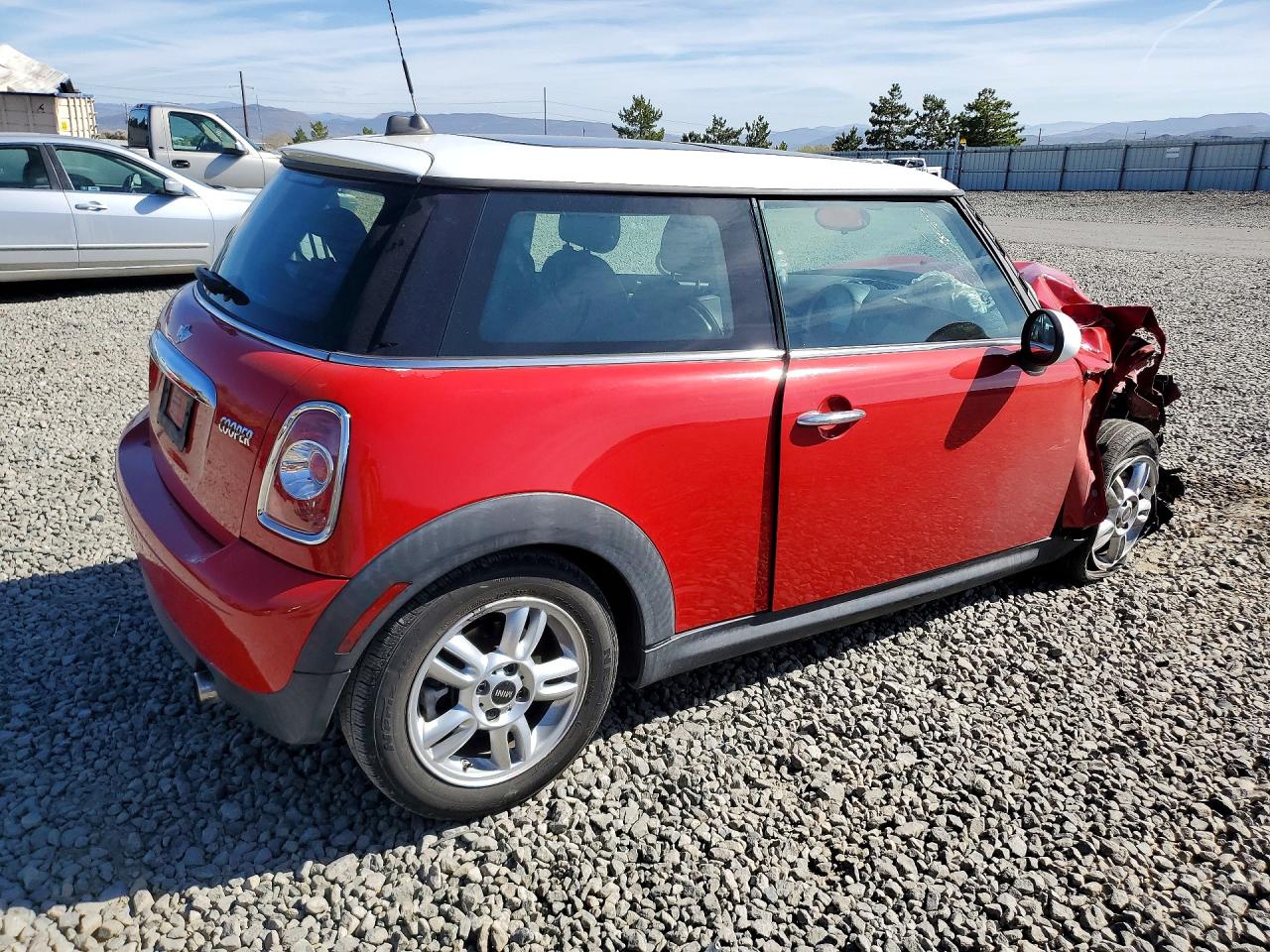 2013 Mini Cooper Red vin: WMWSU3C53DT690527