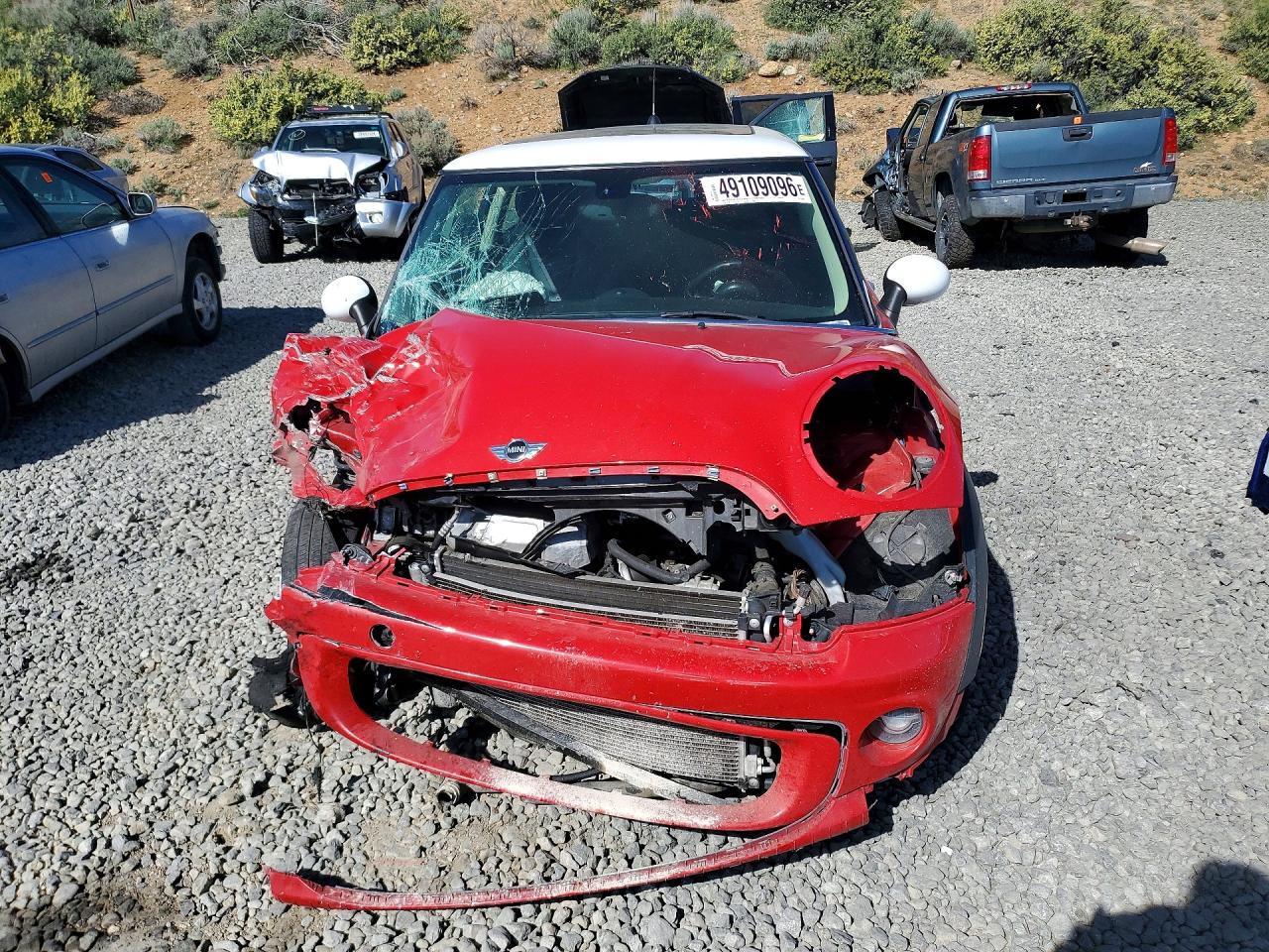 2013 Mini Cooper Red vin: WMWSU3C53DT690527