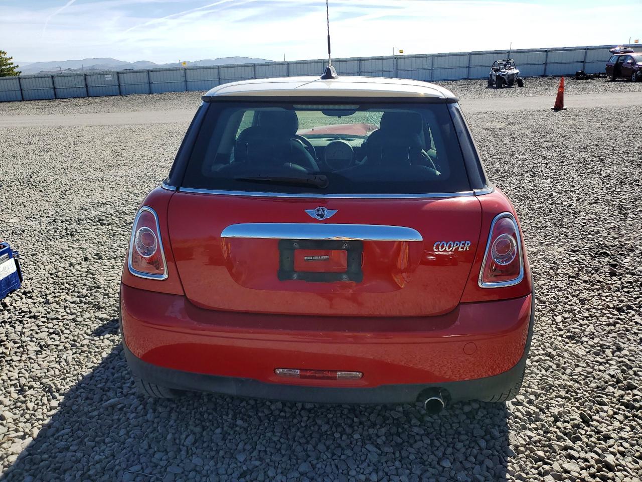 2013 Mini Cooper Red vin: WMWSU3C53DT690527
