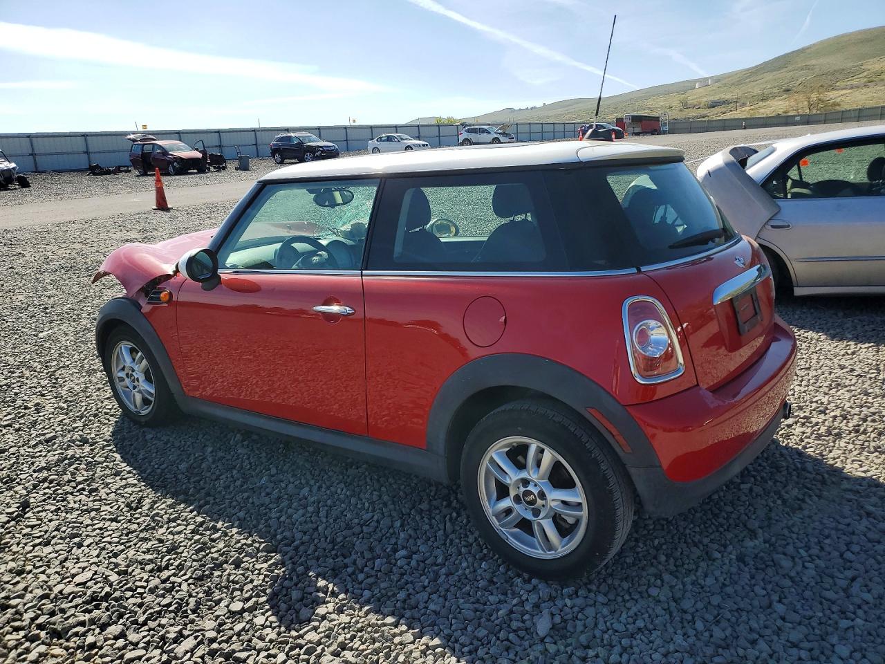 2013 Mini Cooper Red vin: WMWSU3C53DT690527