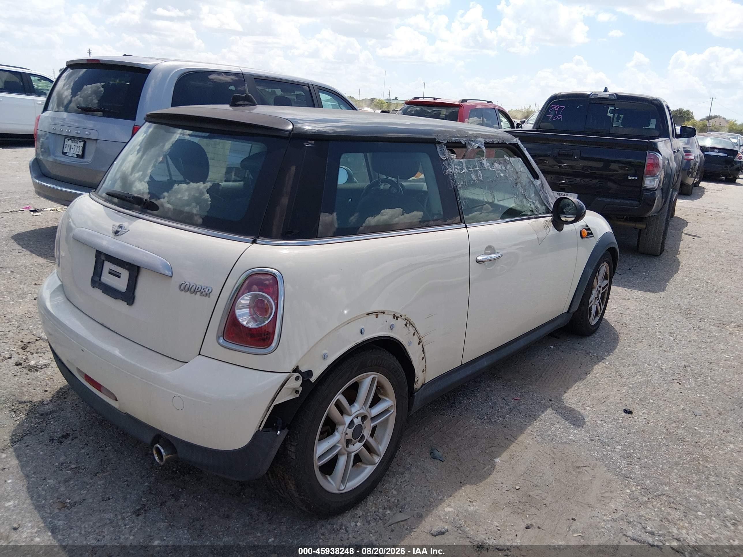 2011 Mini Cooper   White vin: WMWSU3C54BT094002