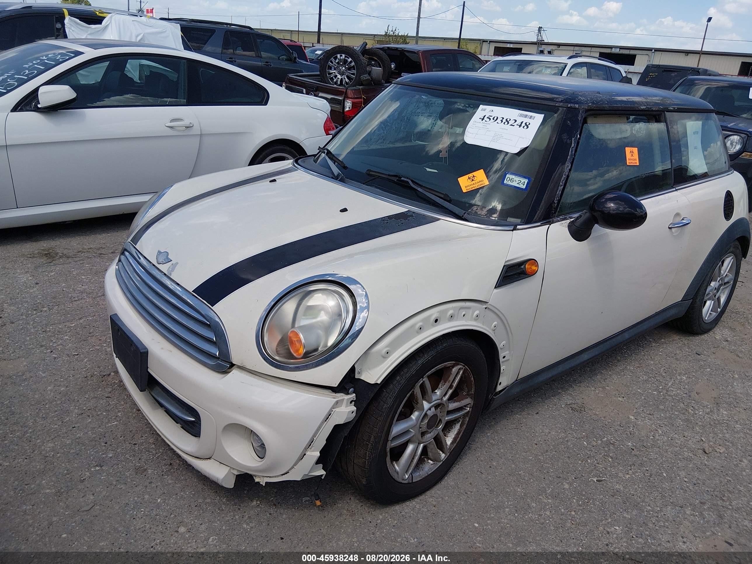 2011 Mini Cooper   White vin: WMWSU3C54BT094002