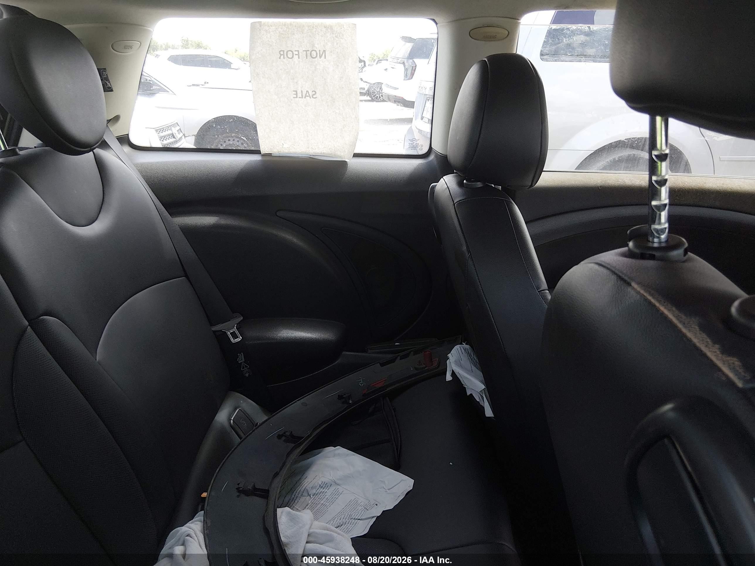 2011 Mini Cooper   White vin: WMWSU3C54BT094002