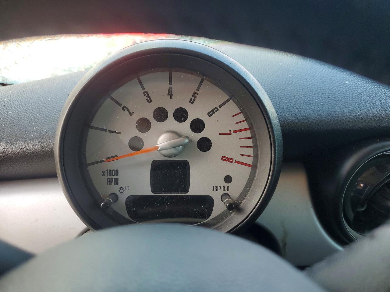 2011 Mini Cooper Red vin: WMWSU3C54BT094291