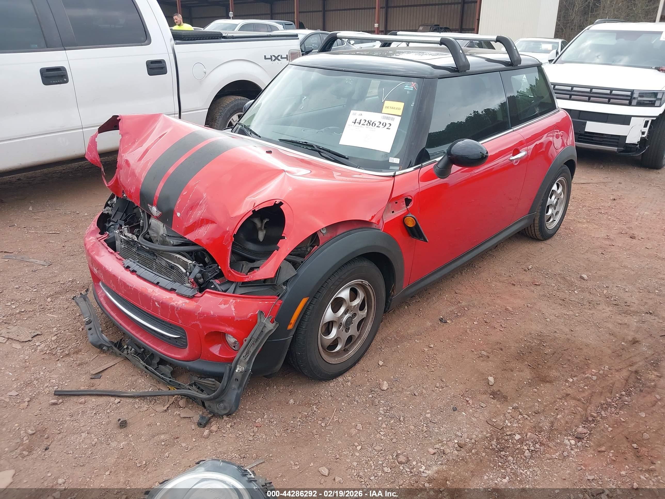 2012 Mini Cooper Red vin: WMWSU3C54CT254848