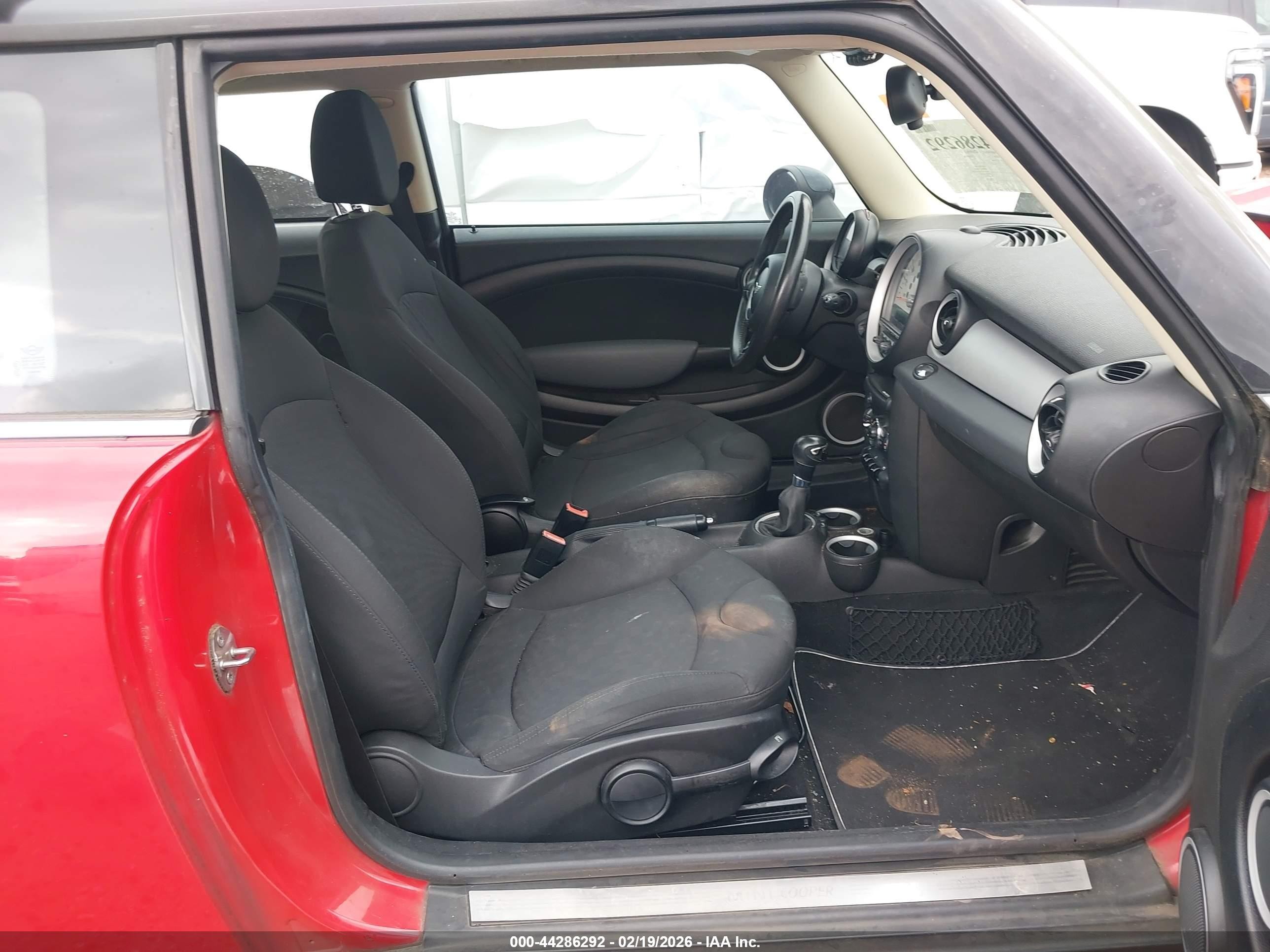 2012 Mini Cooper Red vin: WMWSU3C54CT254848