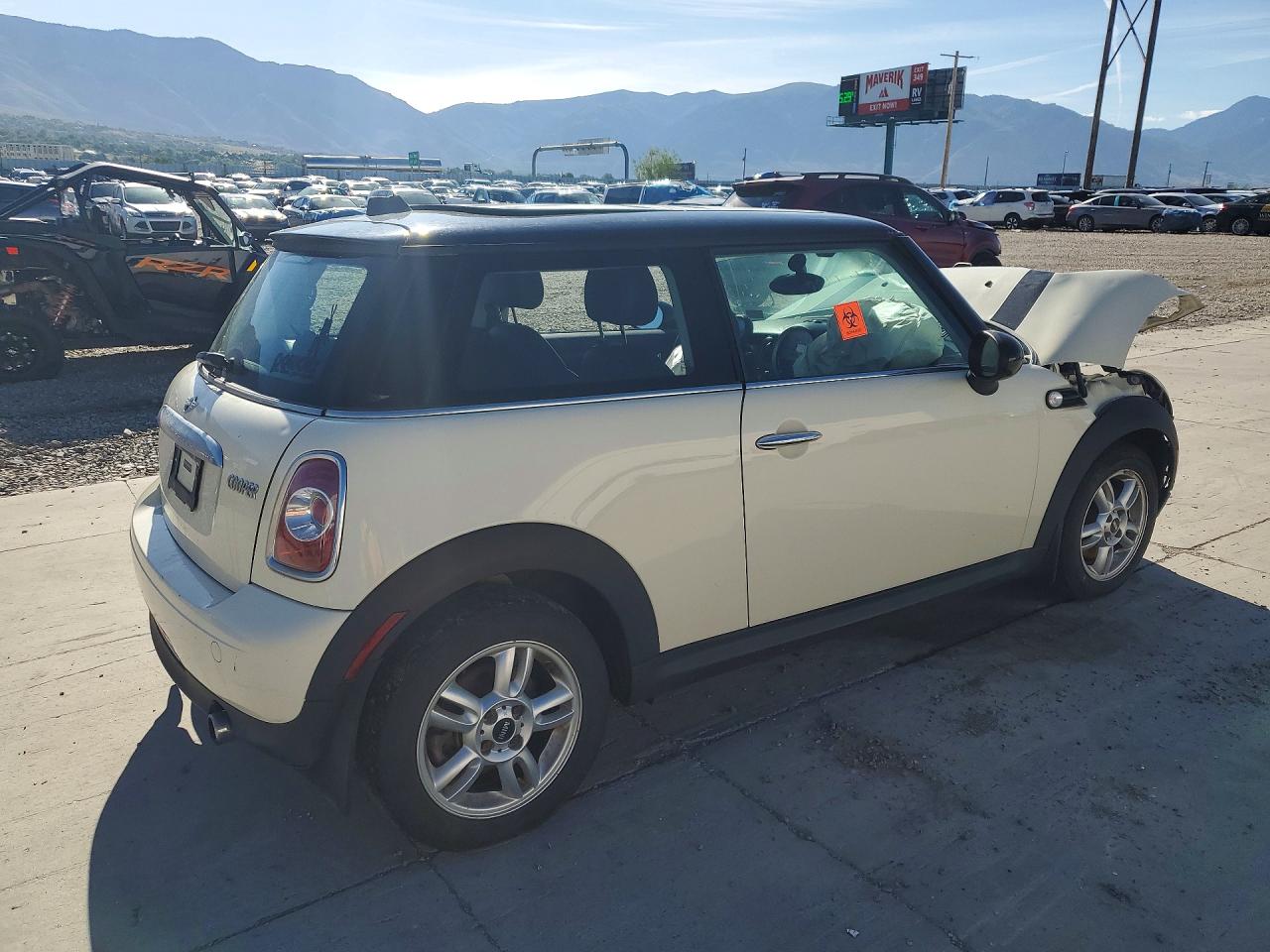 2012 Mini Cooper Beige vin: WMWSU3C54CT367568